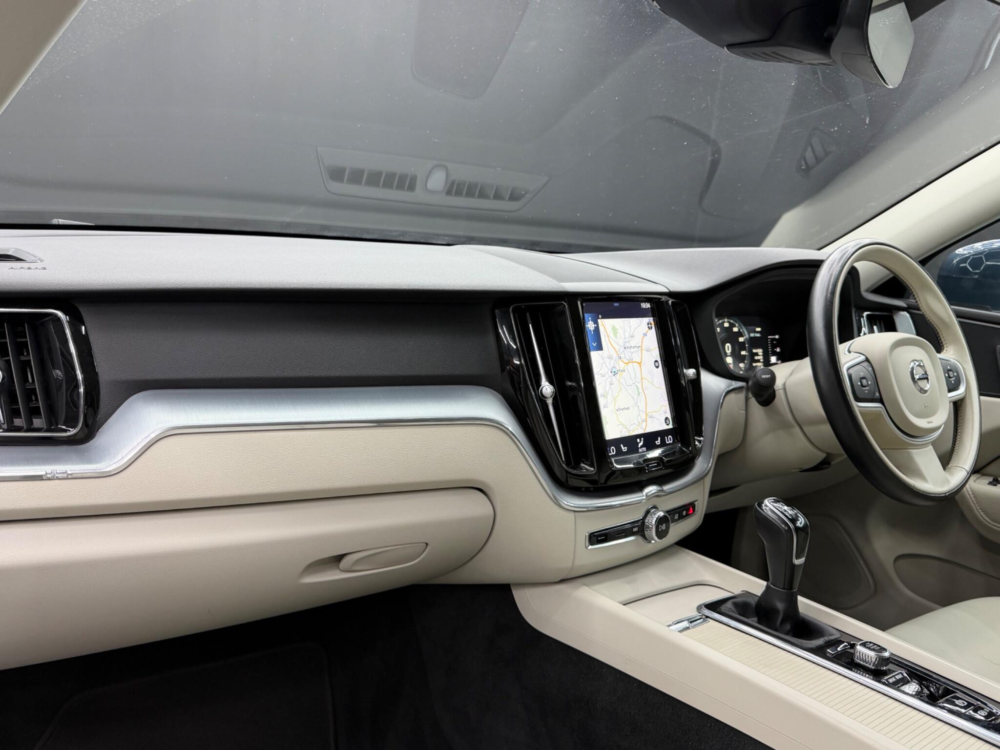 Volvo XC60 view 11