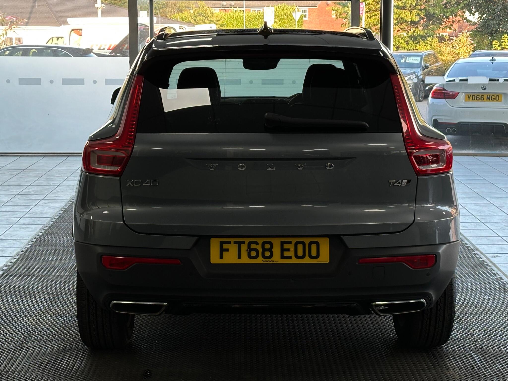 Volvo XC40 view 11