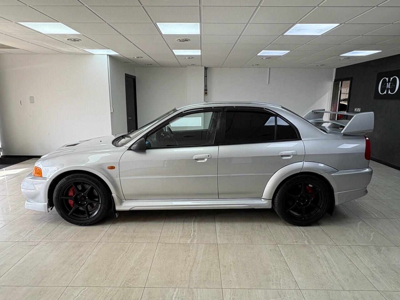 Mitsubishi Lancer view 6
