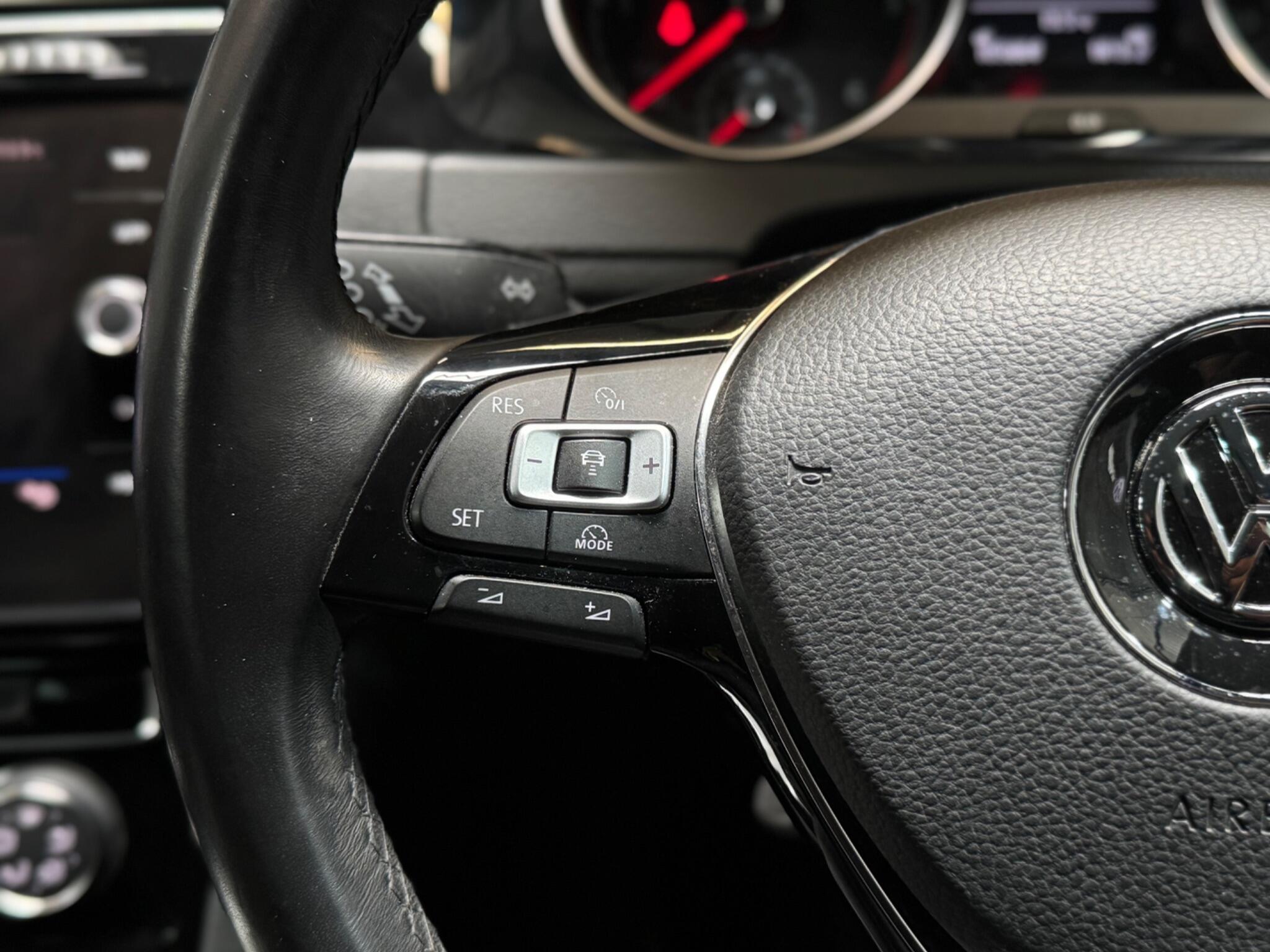 Volkswagen Golf view 25