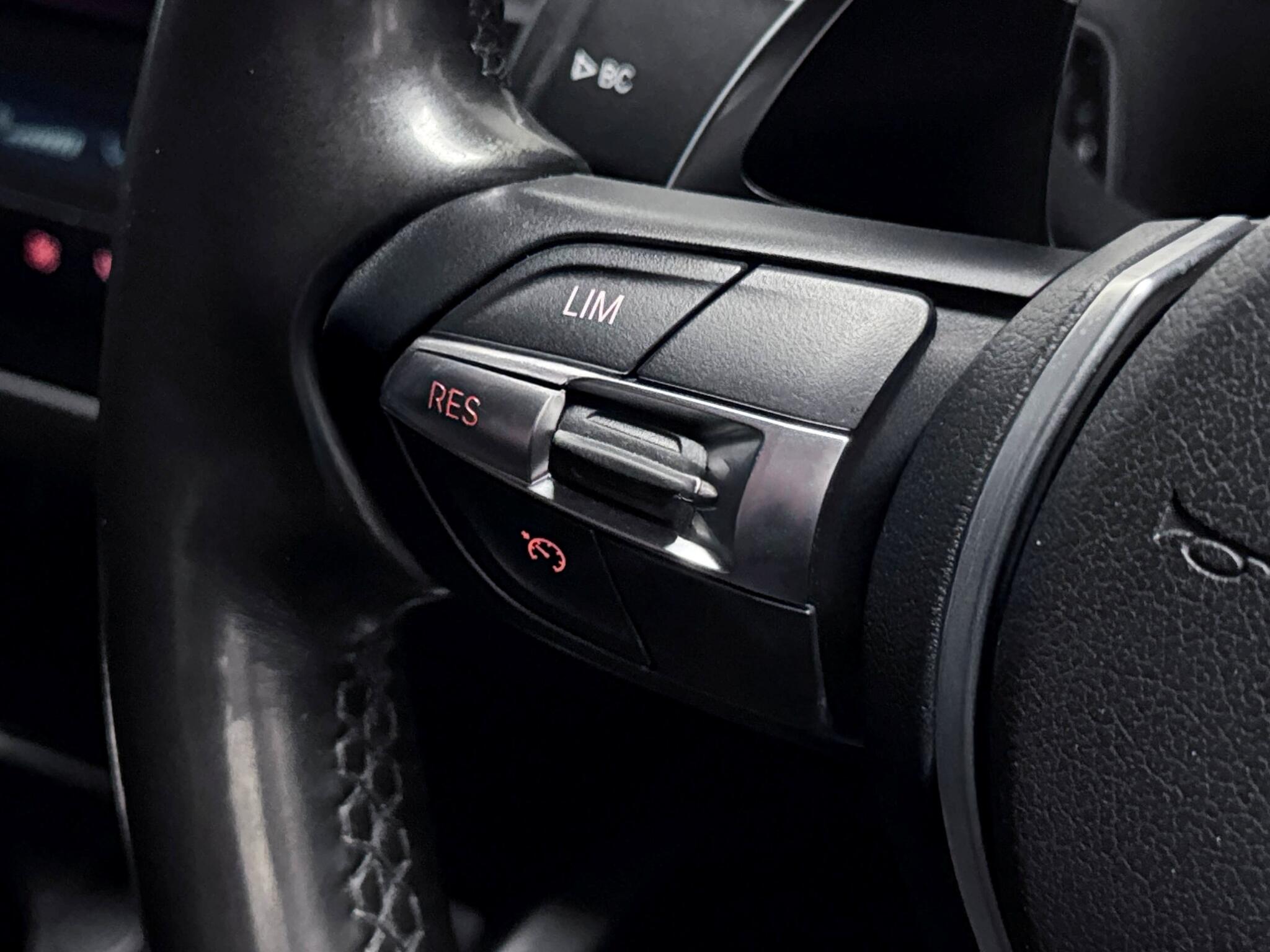 BMW 1 Series view 19
