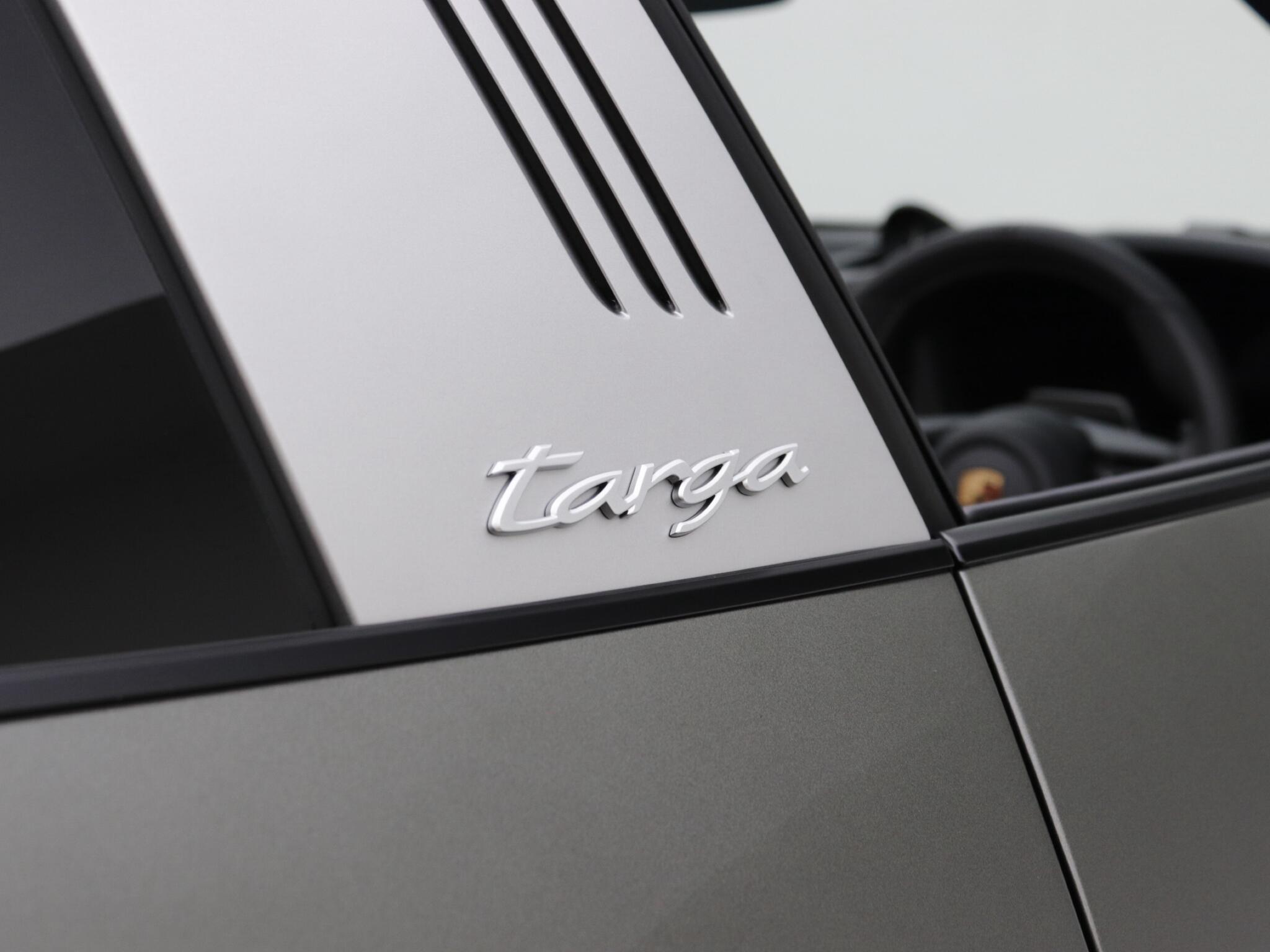 Porsche 911 view 24