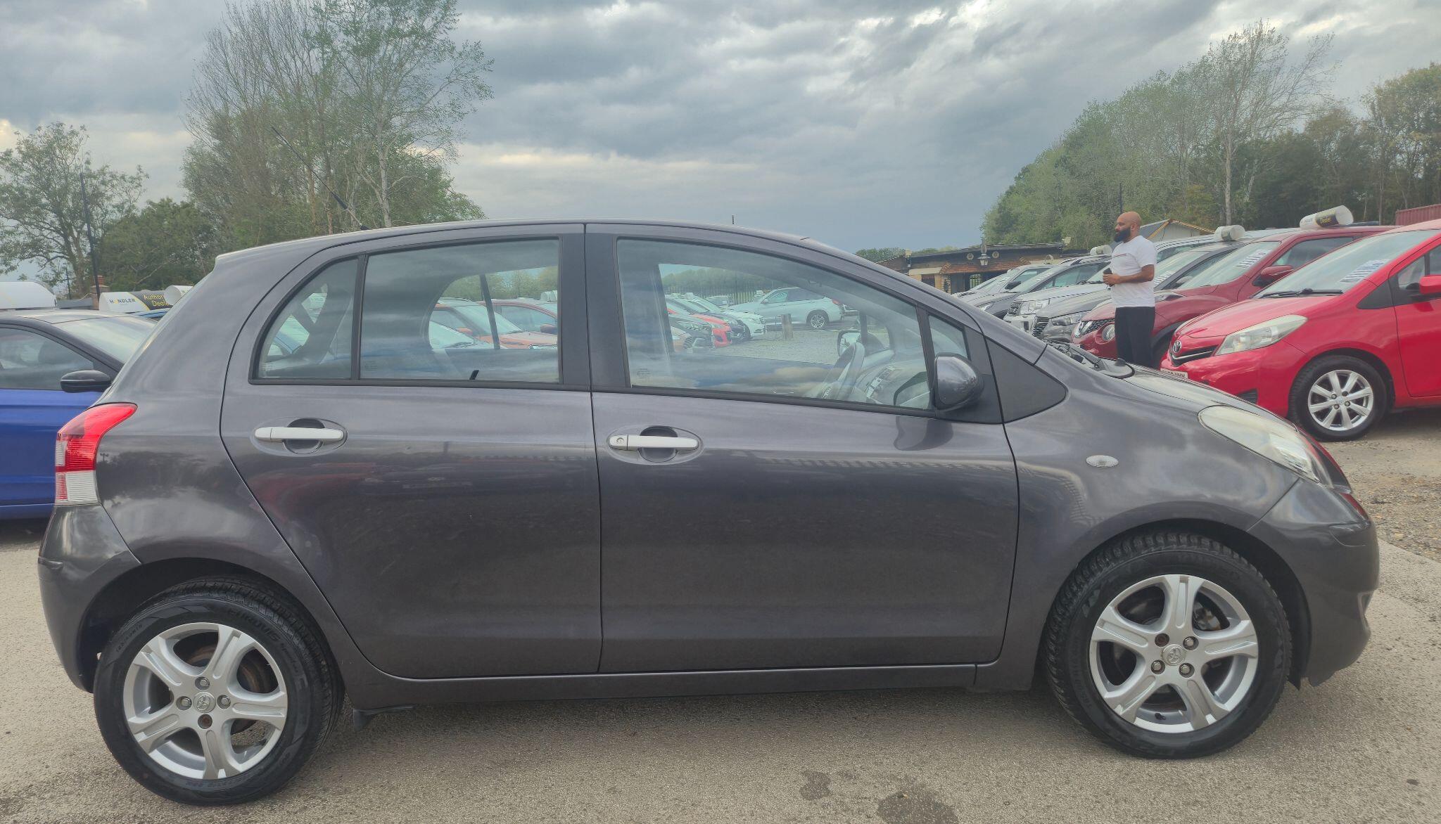 Toyota Yaris view 2