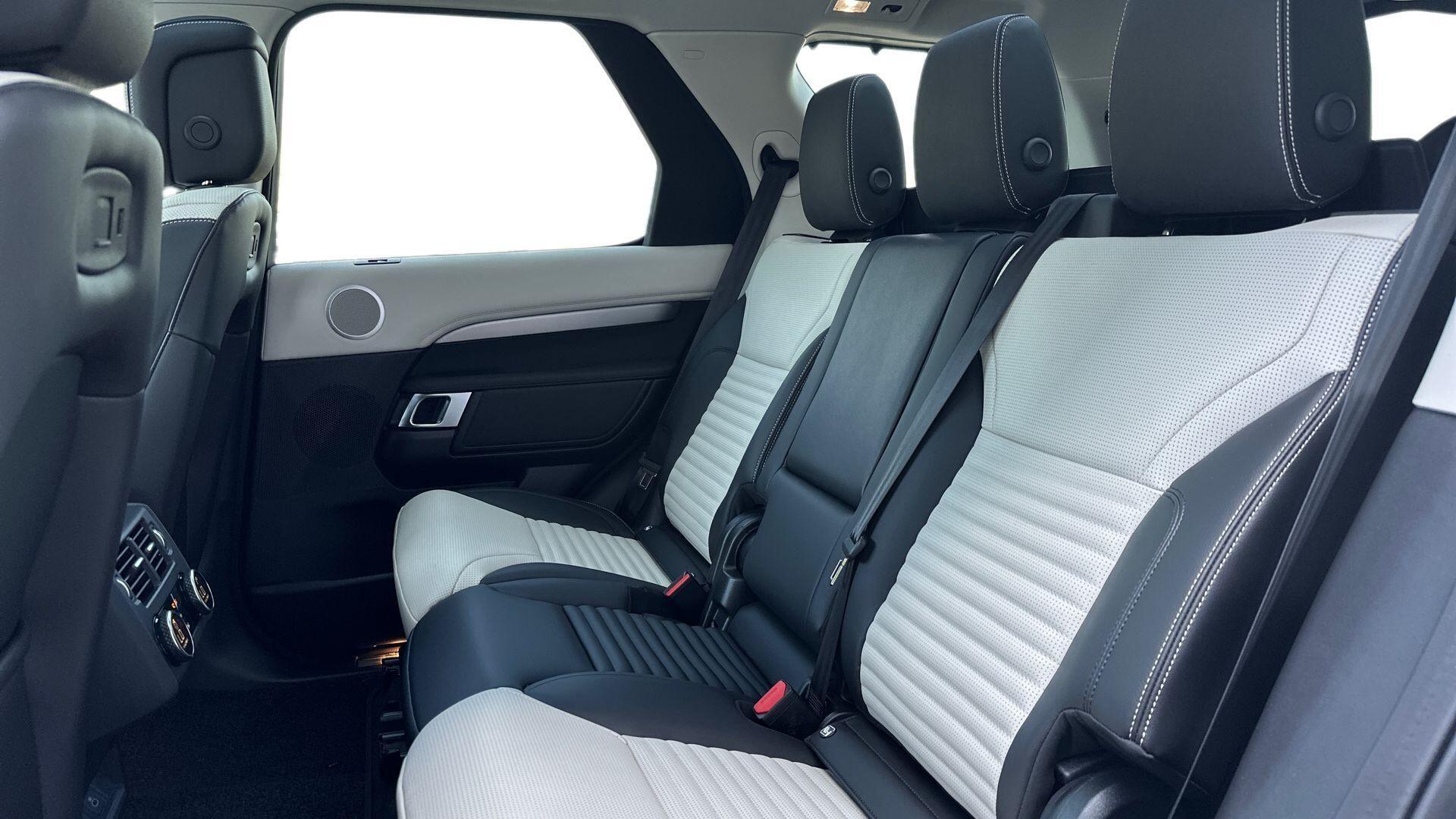 Land Rover Discovery view 9