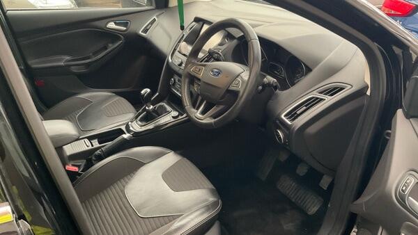 Ford Focus view 3