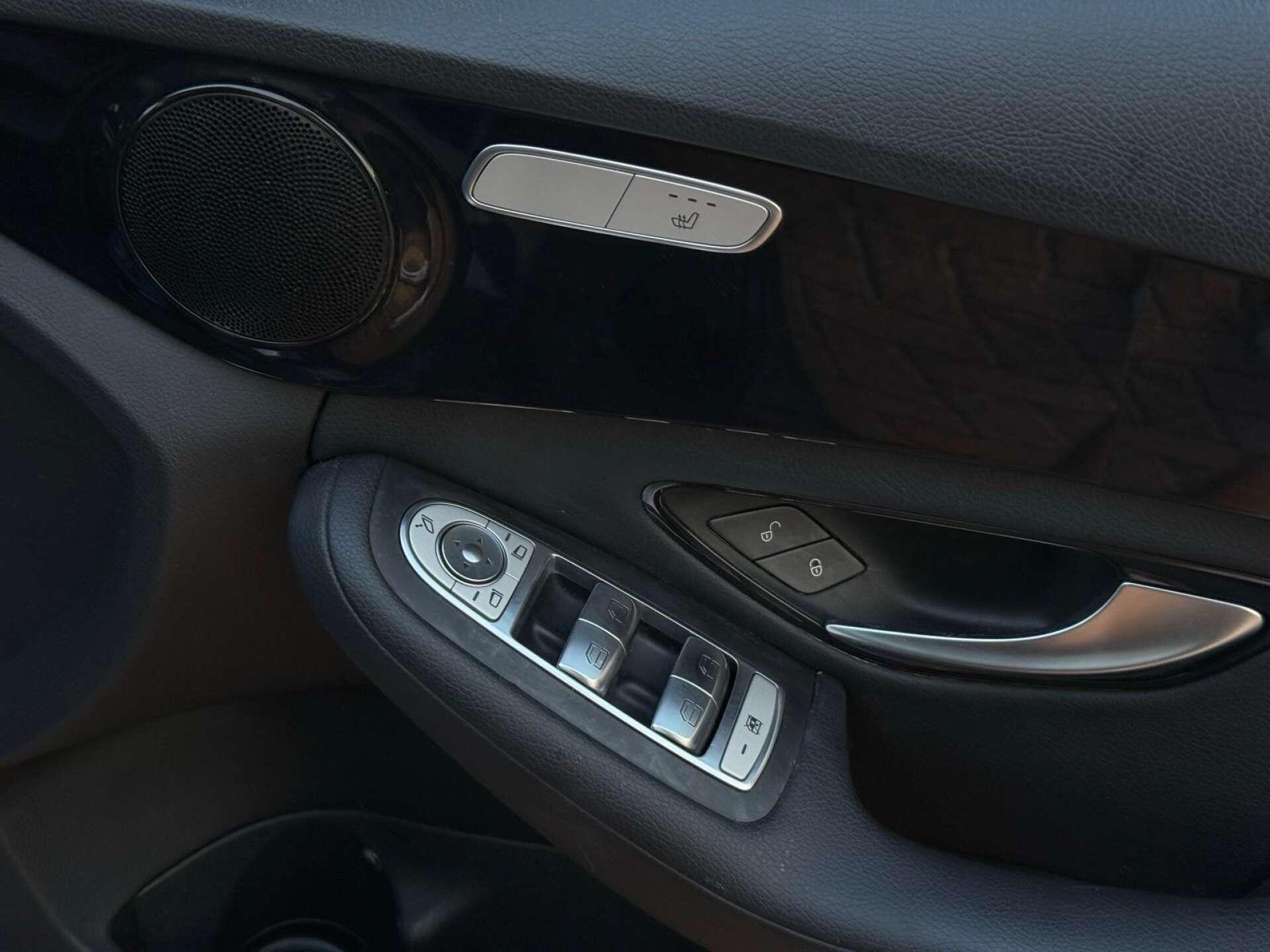 Mercedes-Benz C Class view 19