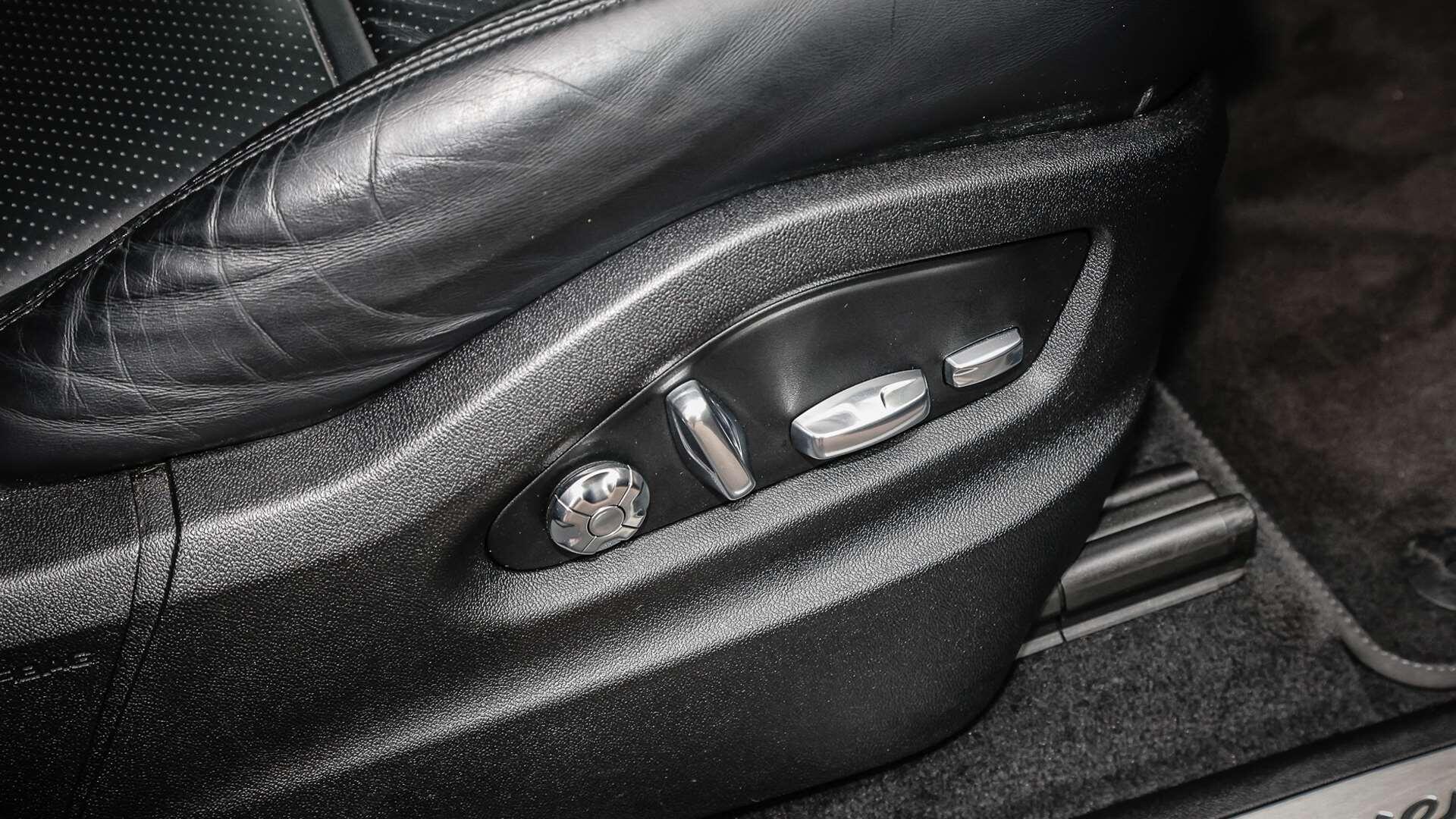 Porsche Cayenne view 29