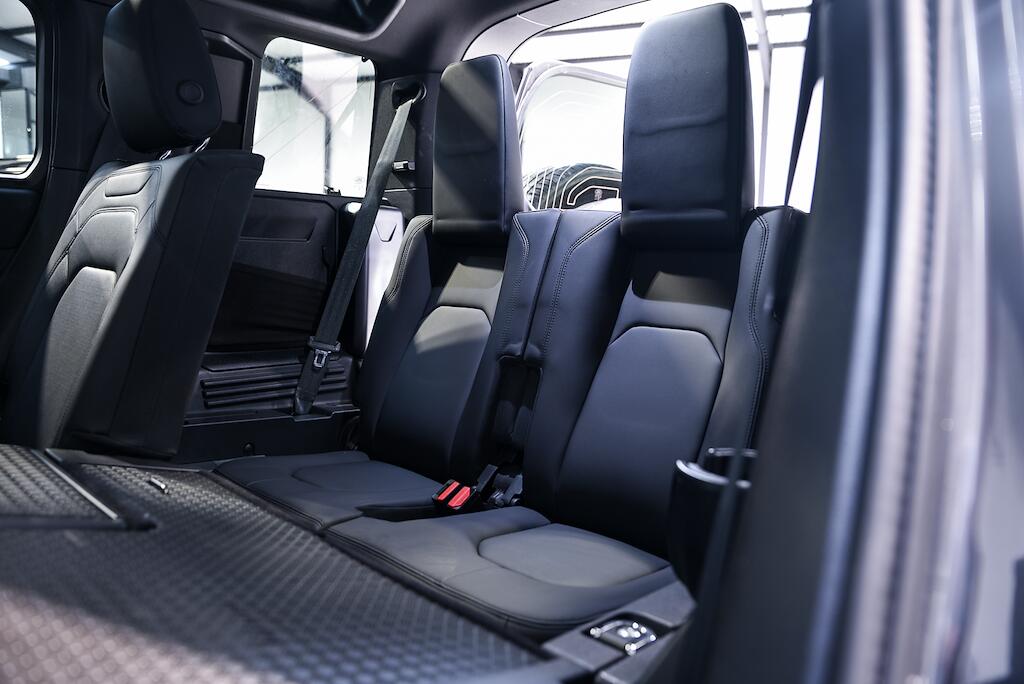 Land Rover Defender view 15