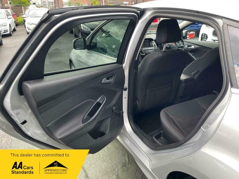 2016 Ford Focus image 31