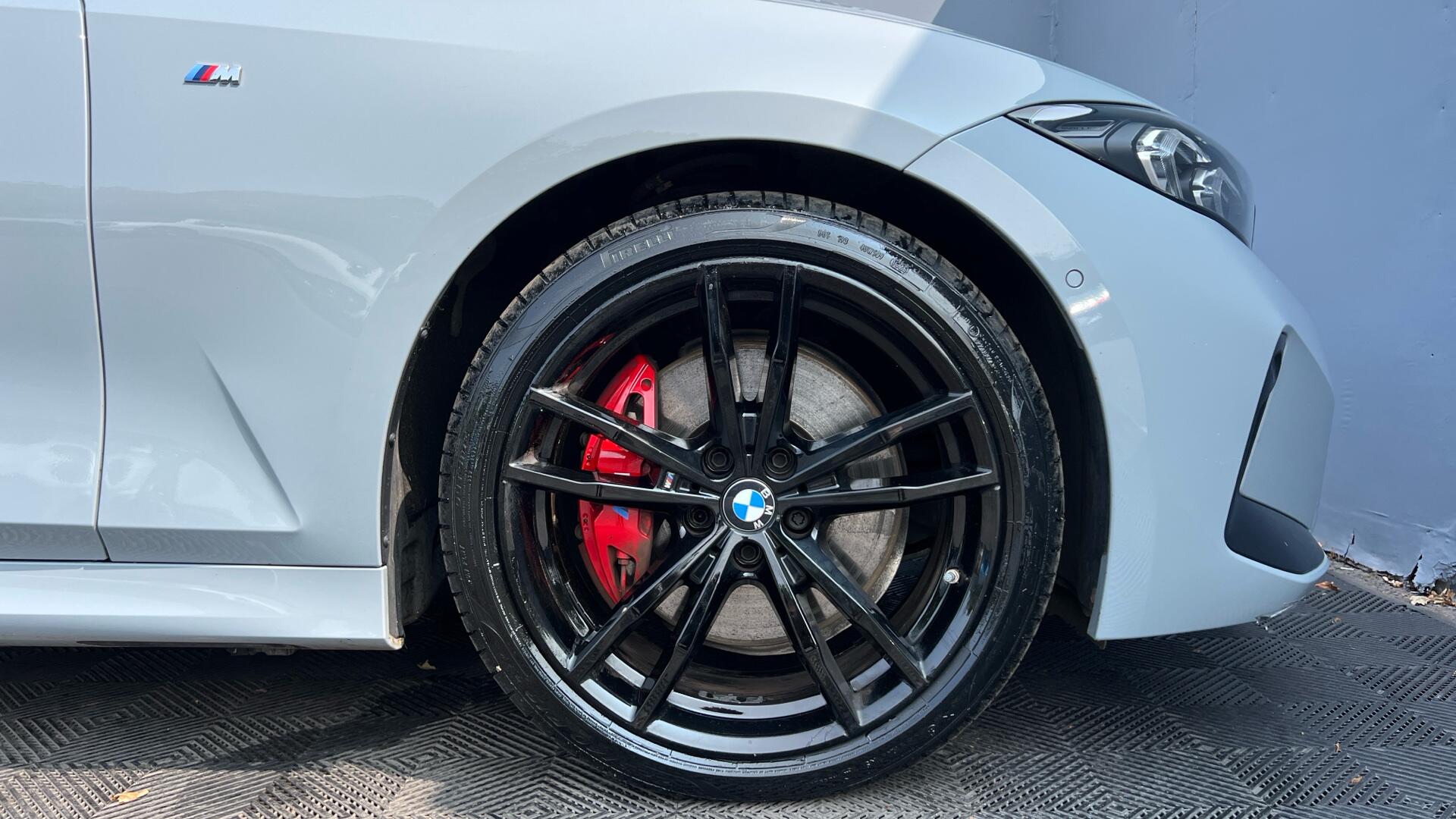 BMW 3 Series view 14