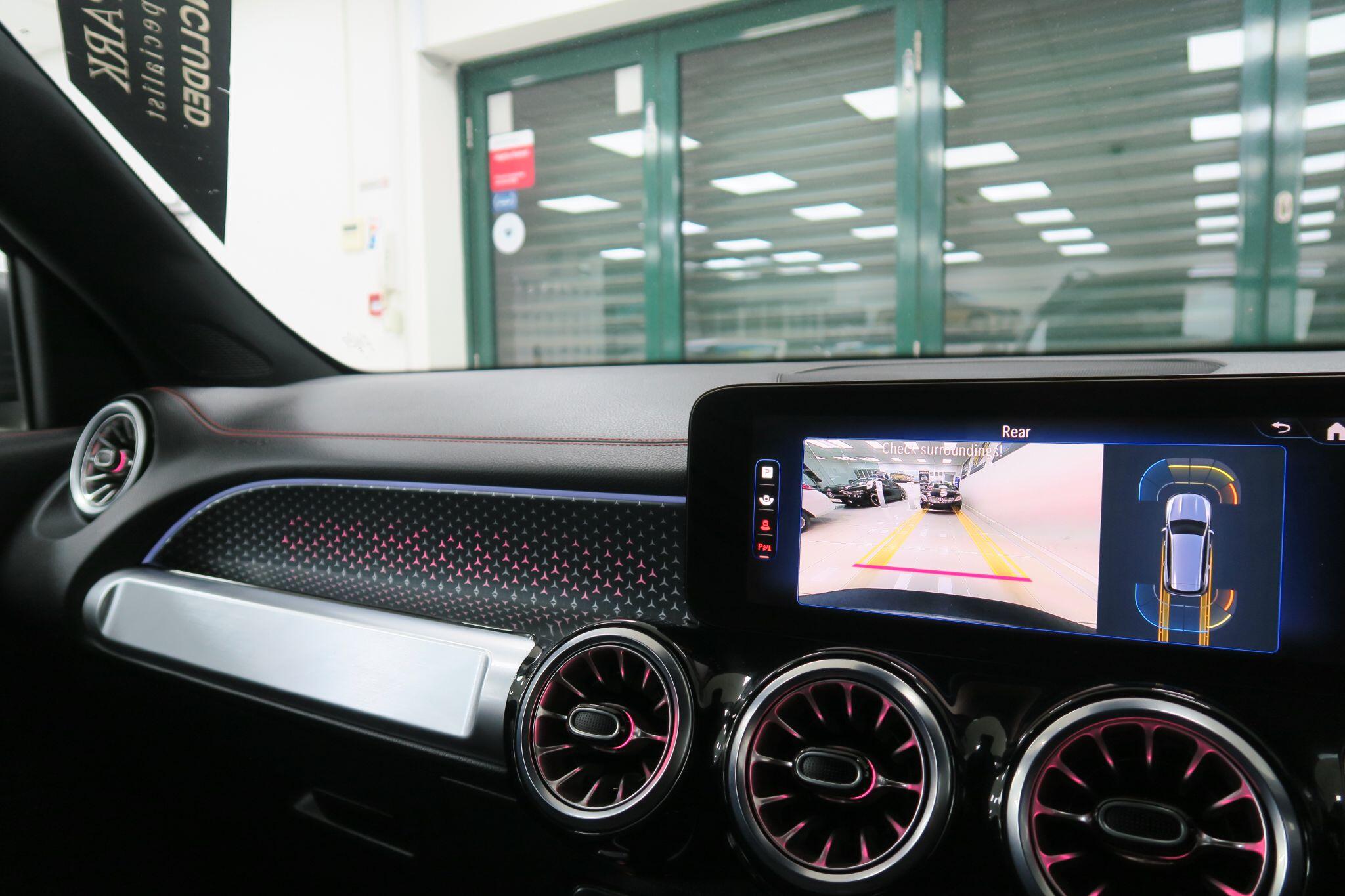 Mercedes-Benz Eqb view 16