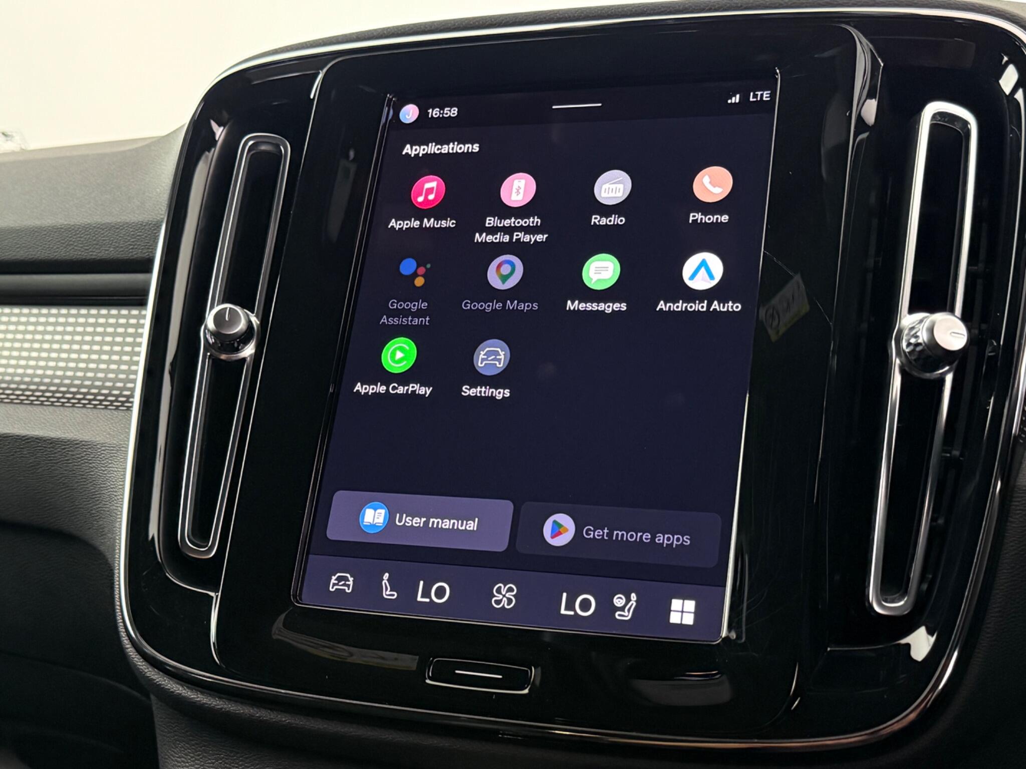 Volvo XC40 view 30