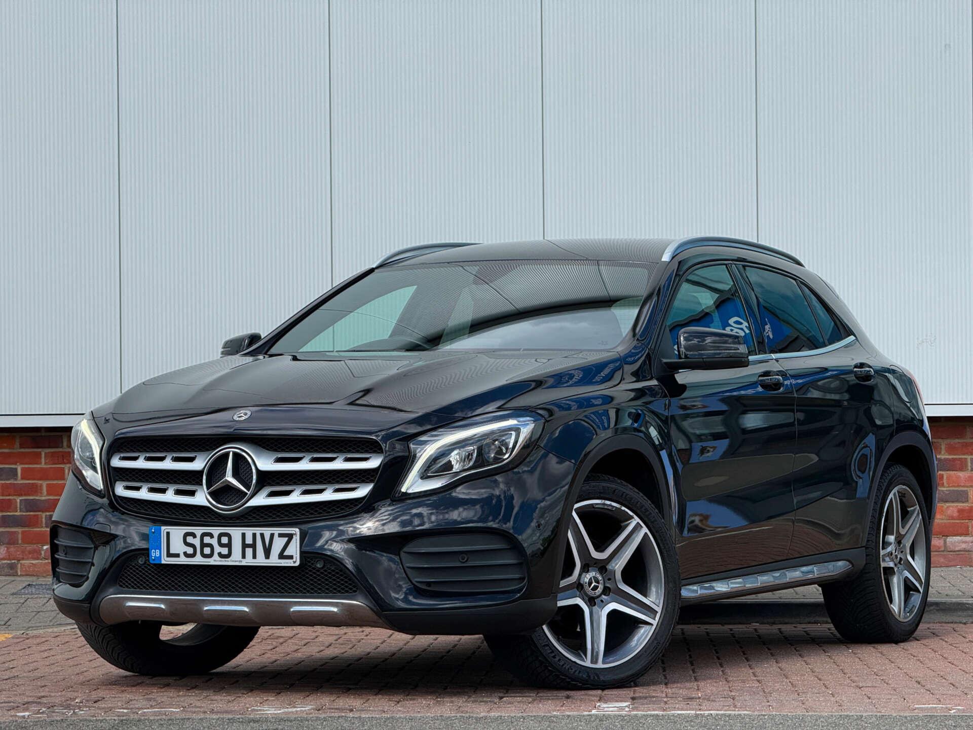 Mercedes-Benz Gla view 3