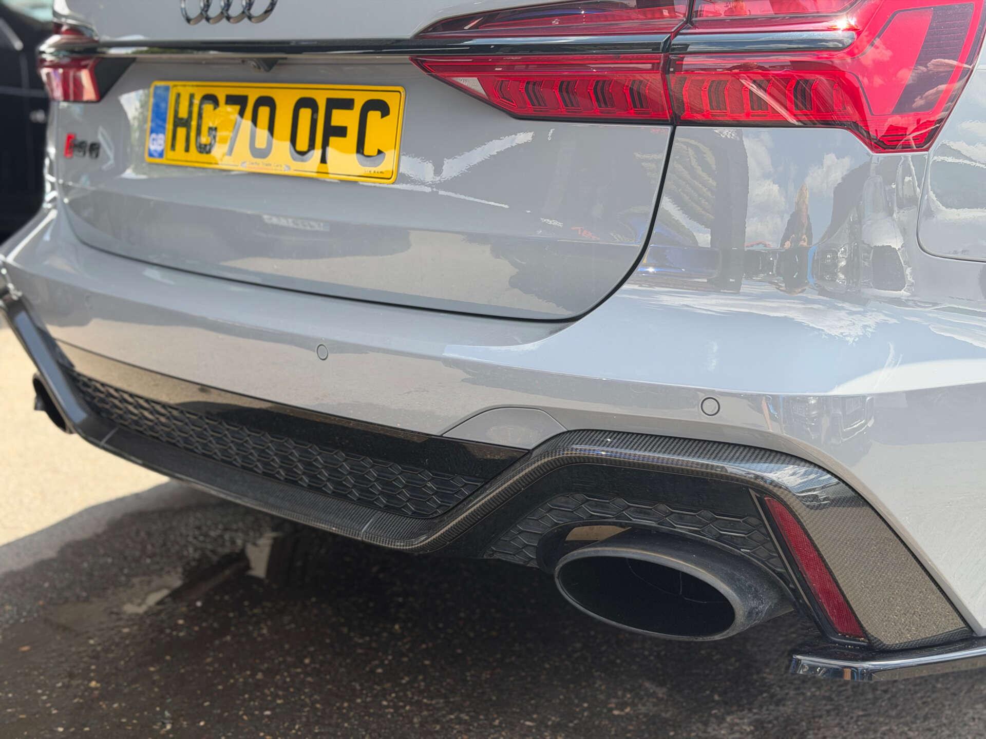 Audi RS6 Avant view 9