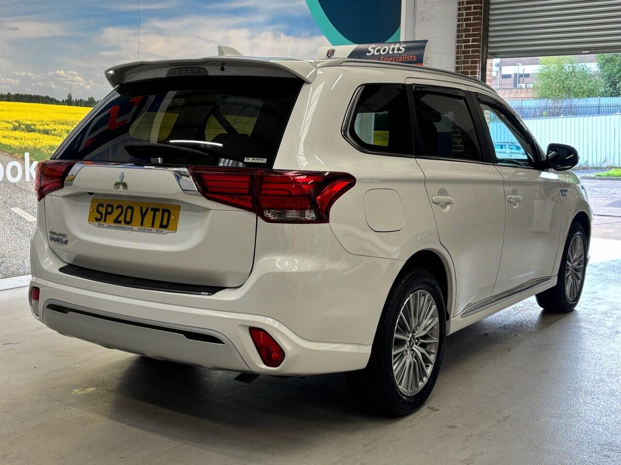 Mitsubishi Outlander view 5