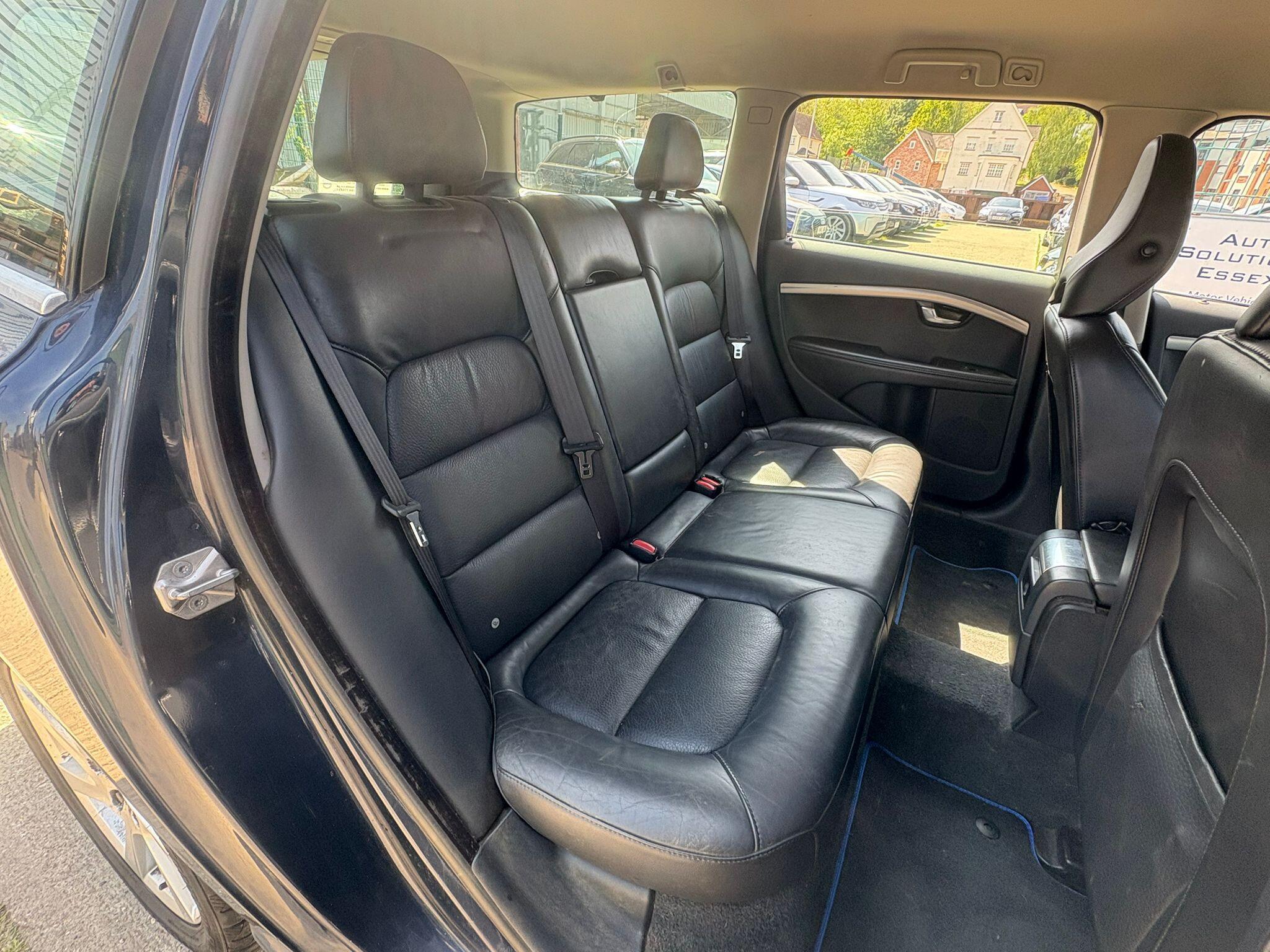 Volvo V70 view 13
