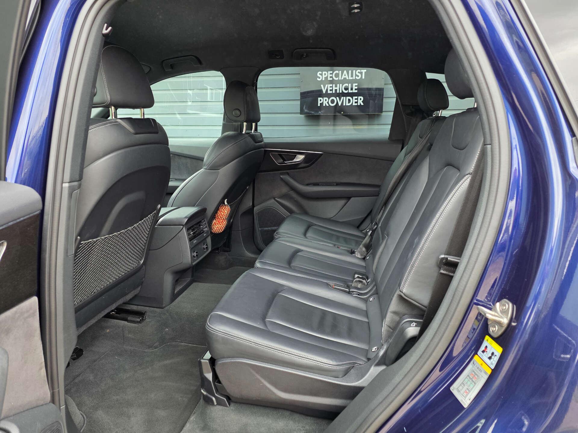 Audi Q7 view 29