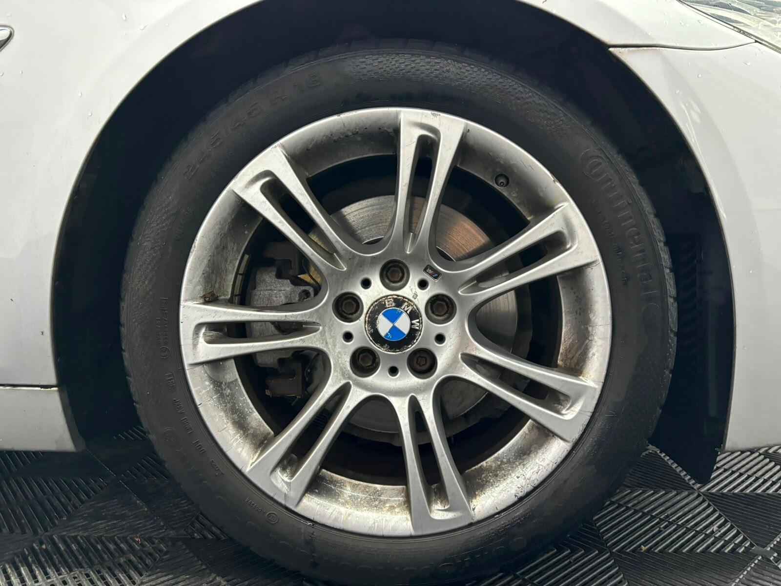 BMW 5 Series view 31