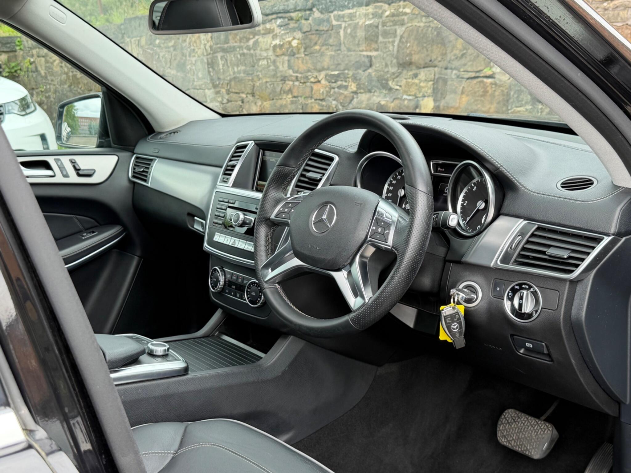 Mercedes-Benz GL view 13