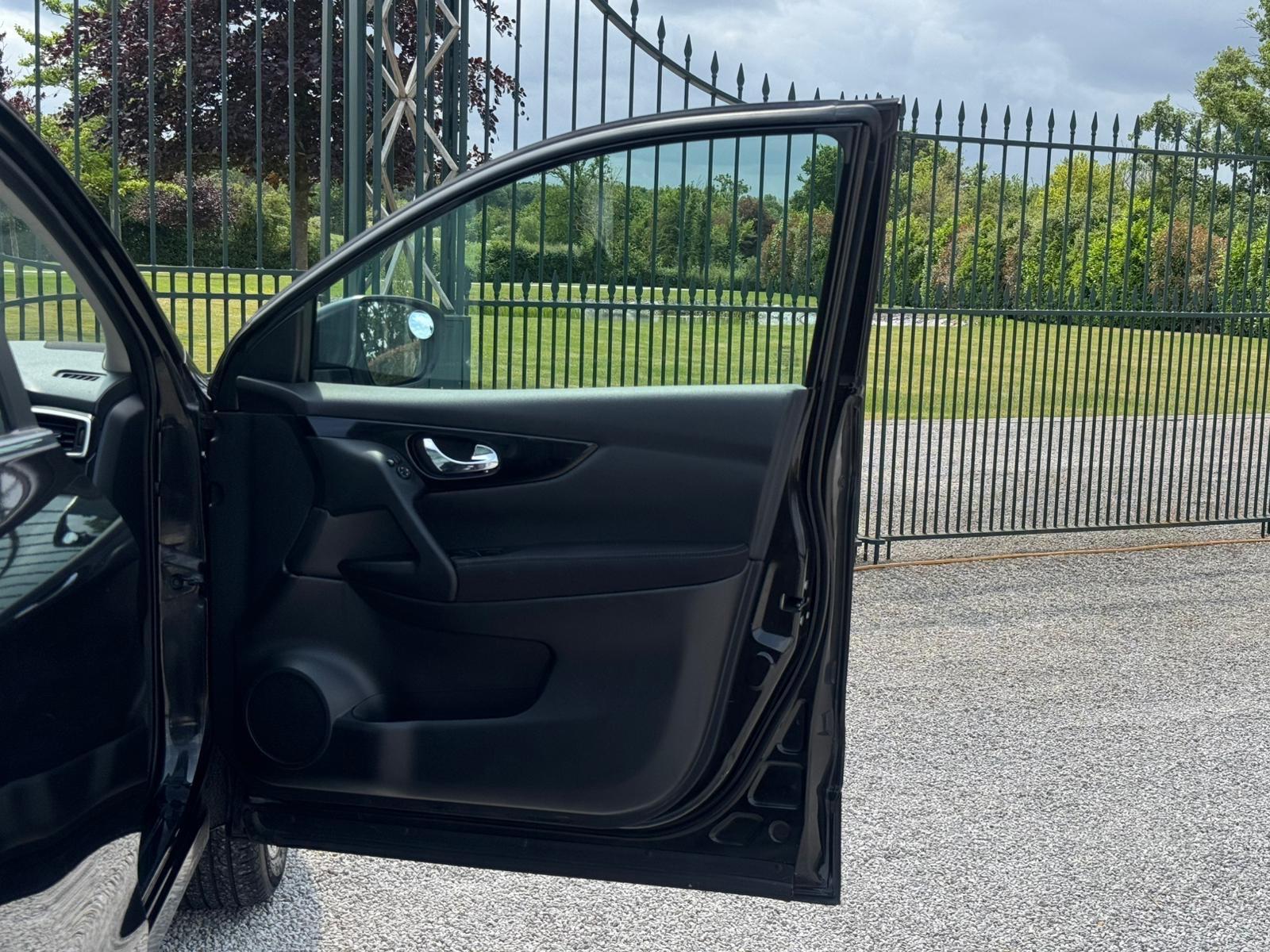 2015 Nissan Qashqai image 12
