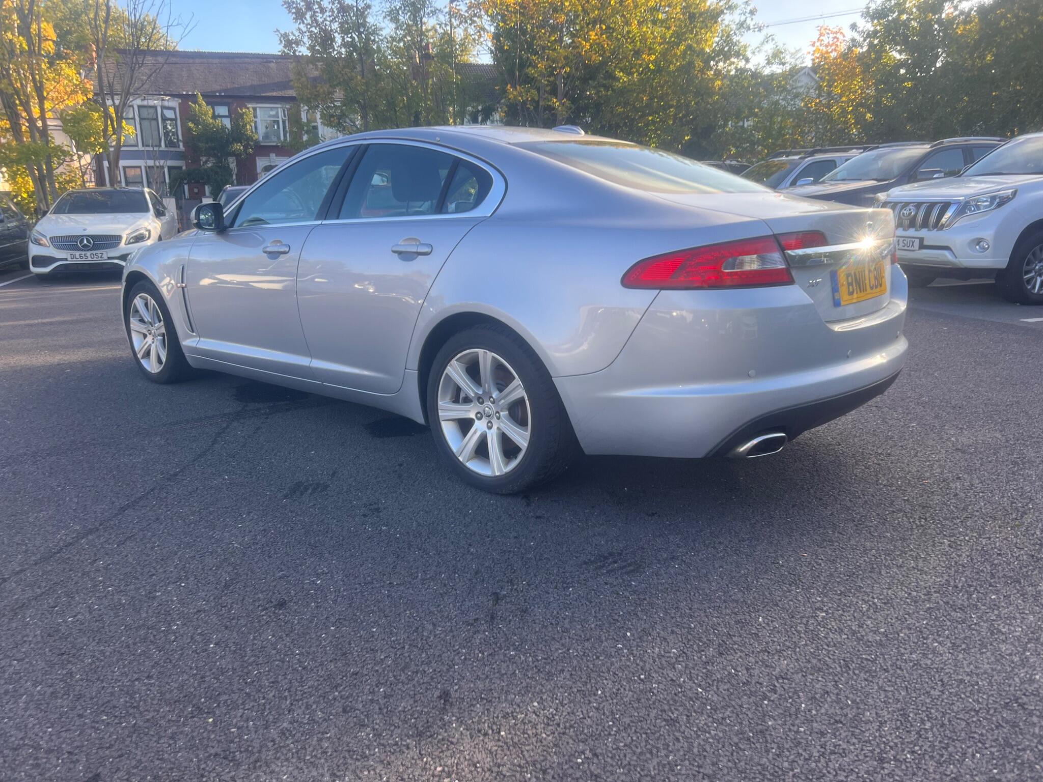 2011 Jaguar XF 3.0d V6 Luxury Auto Euro 5 4dr • 95,964 miles image 6