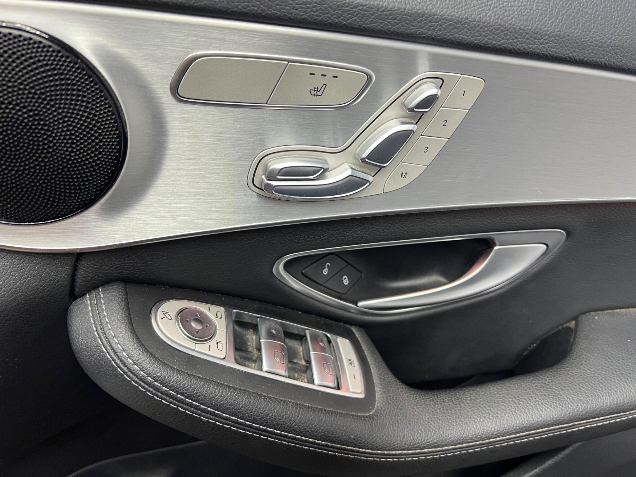 Mercedes-Benz C Class view 12