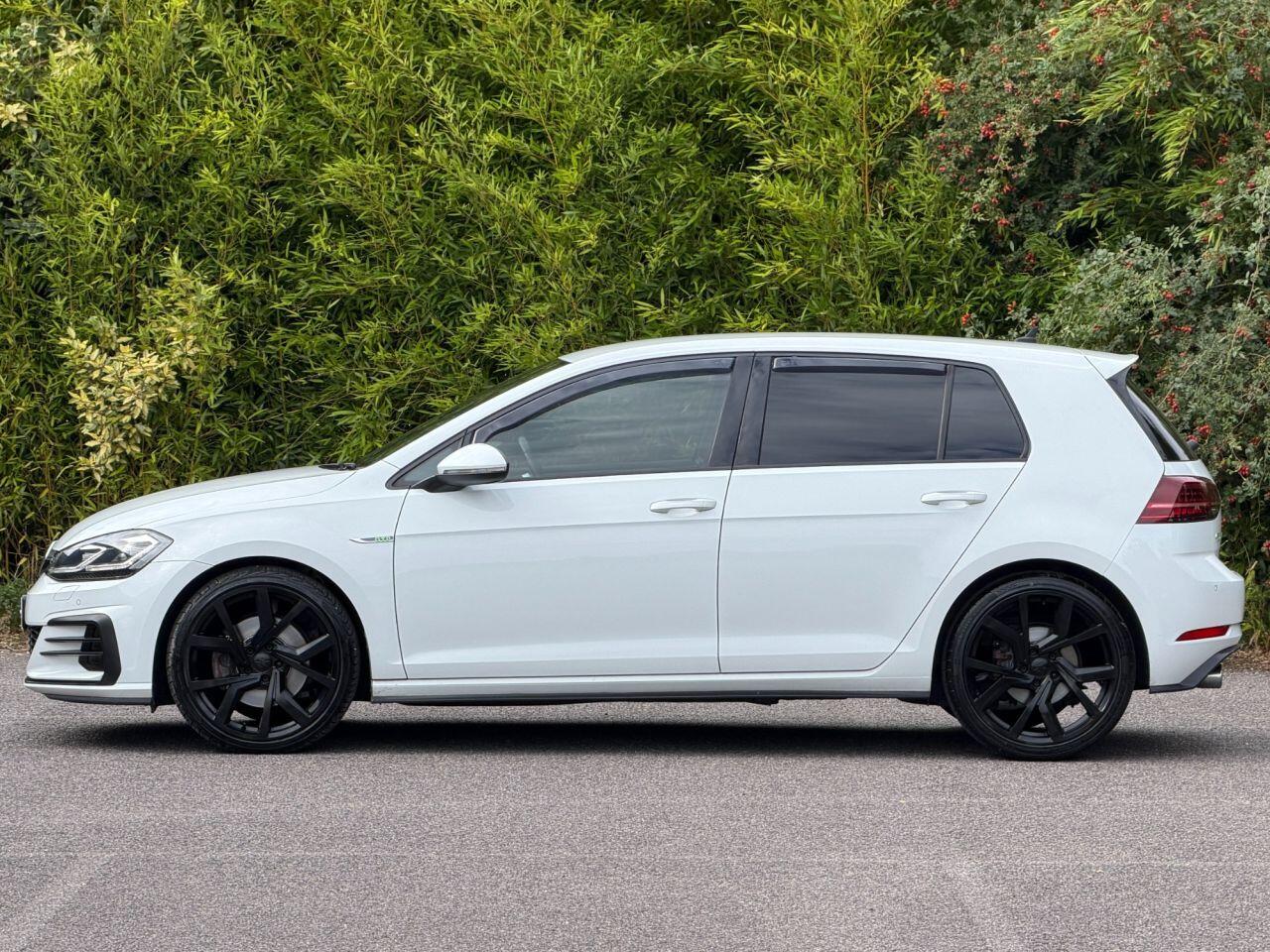 Volkswagen Golf view 4