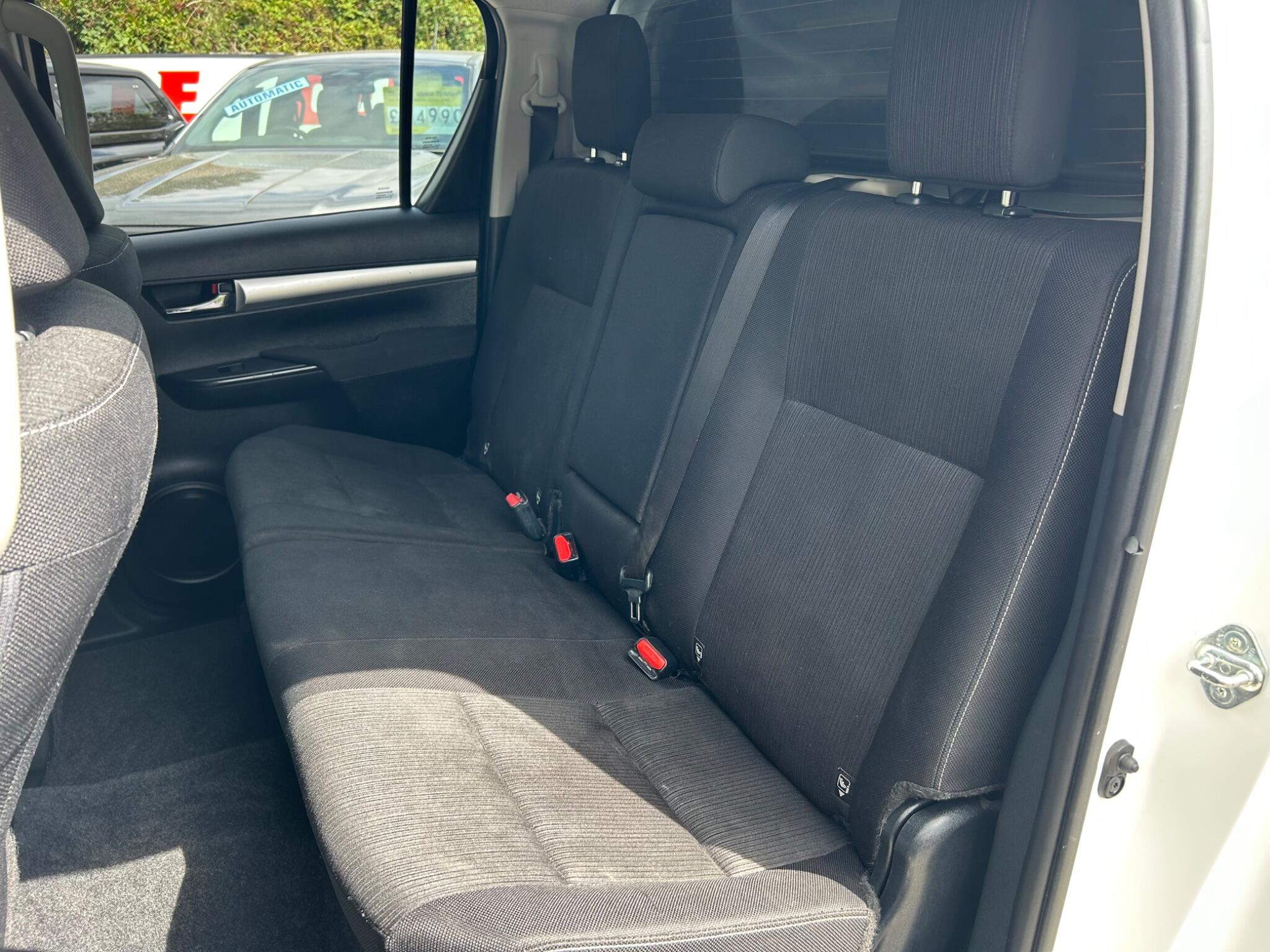 Toyota Hilux view 46