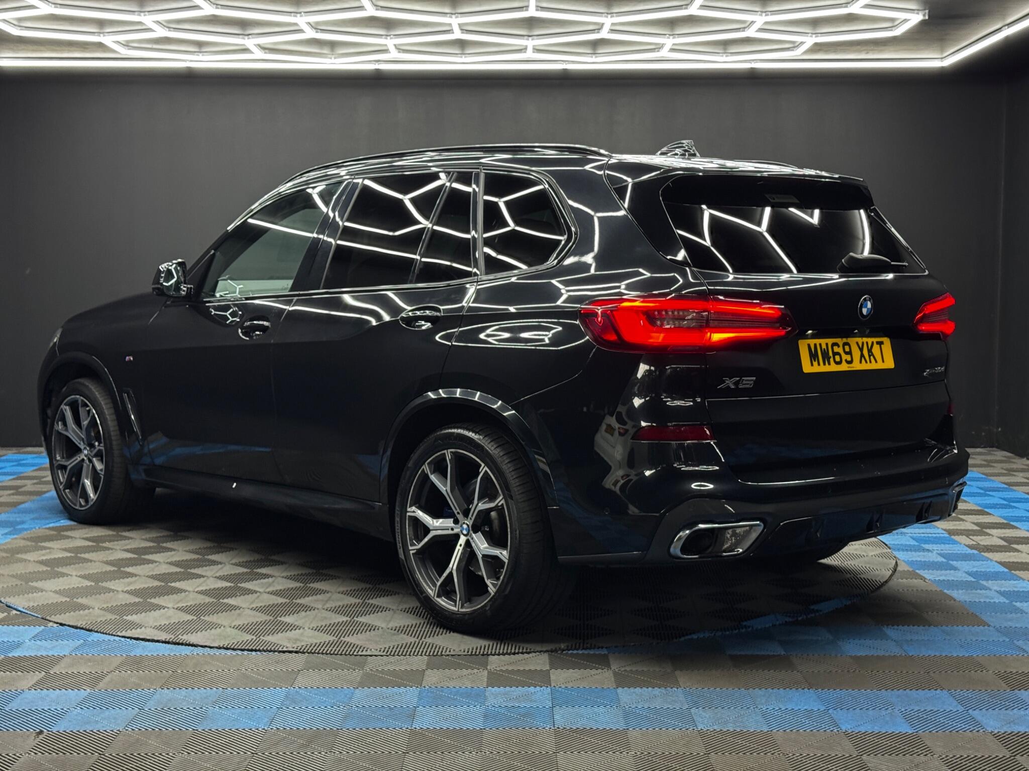 BMW X5 view 7