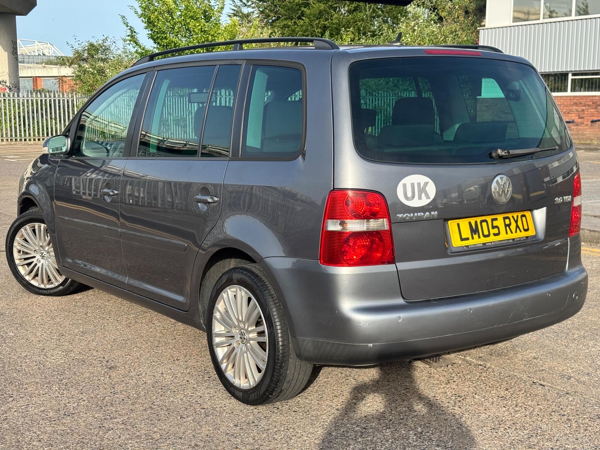 Volkswagen Touran view 4