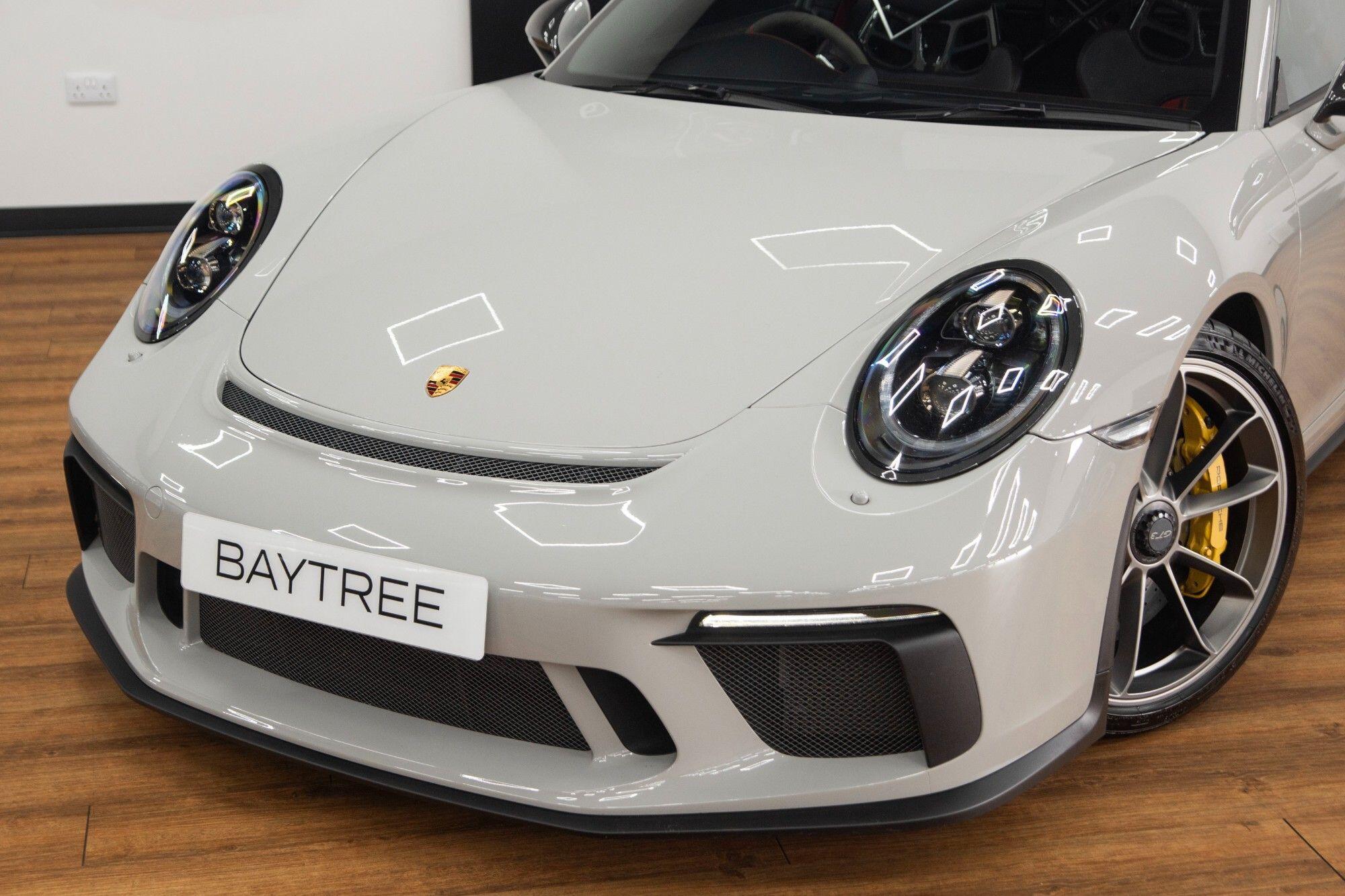 Porsche 911 view 10