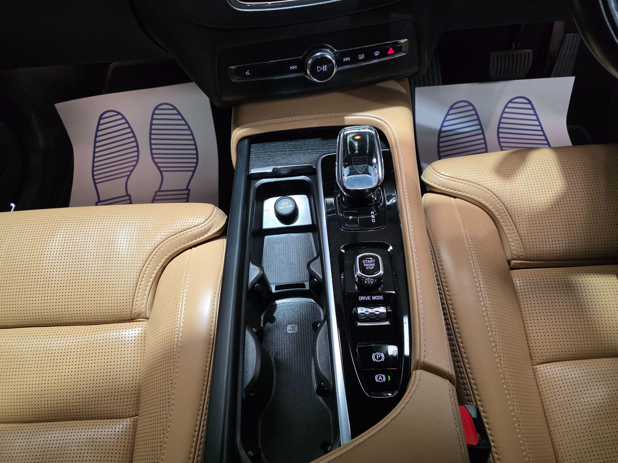 Volvo XC90 view 15