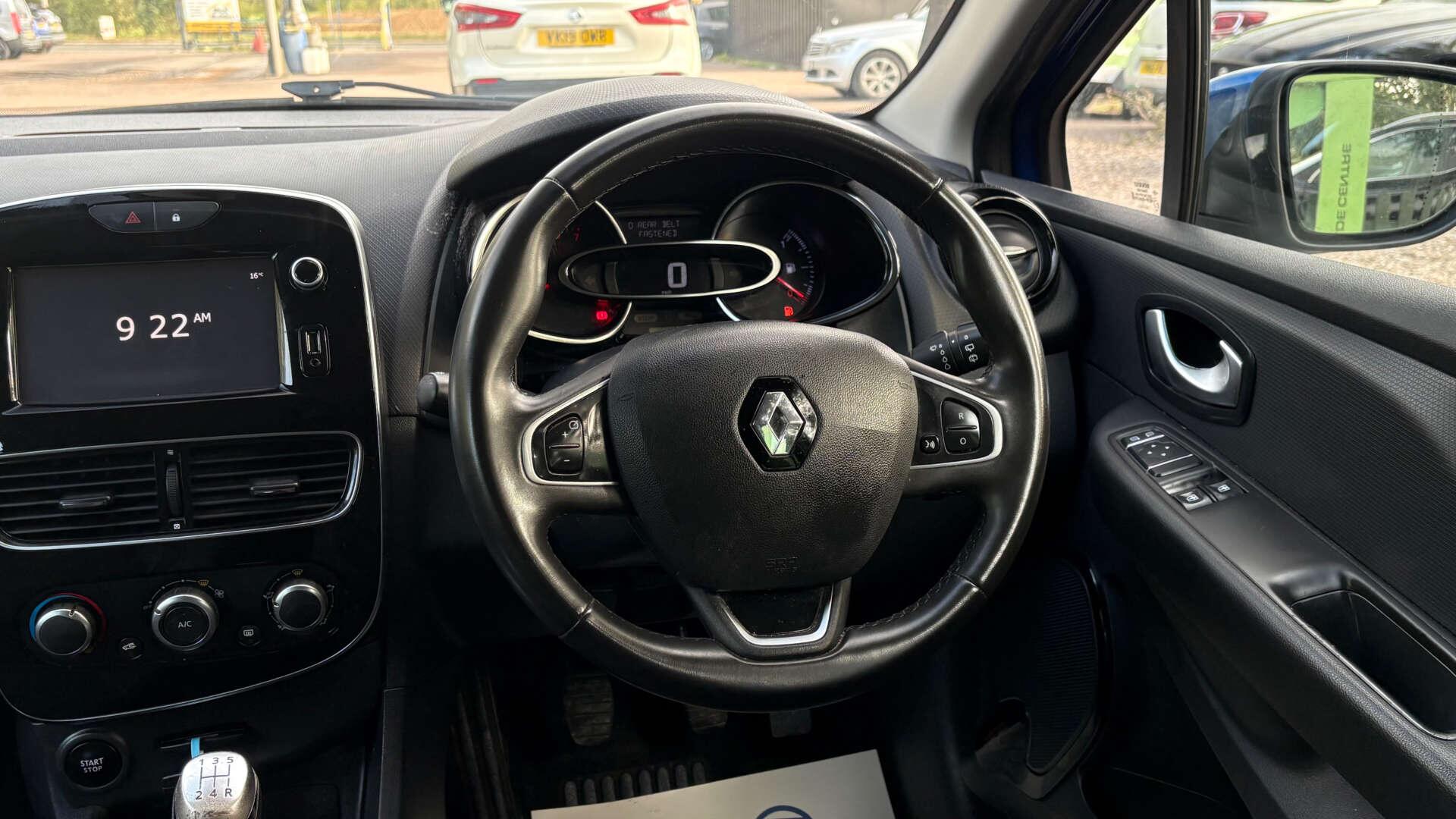 Renault Clio view 18
