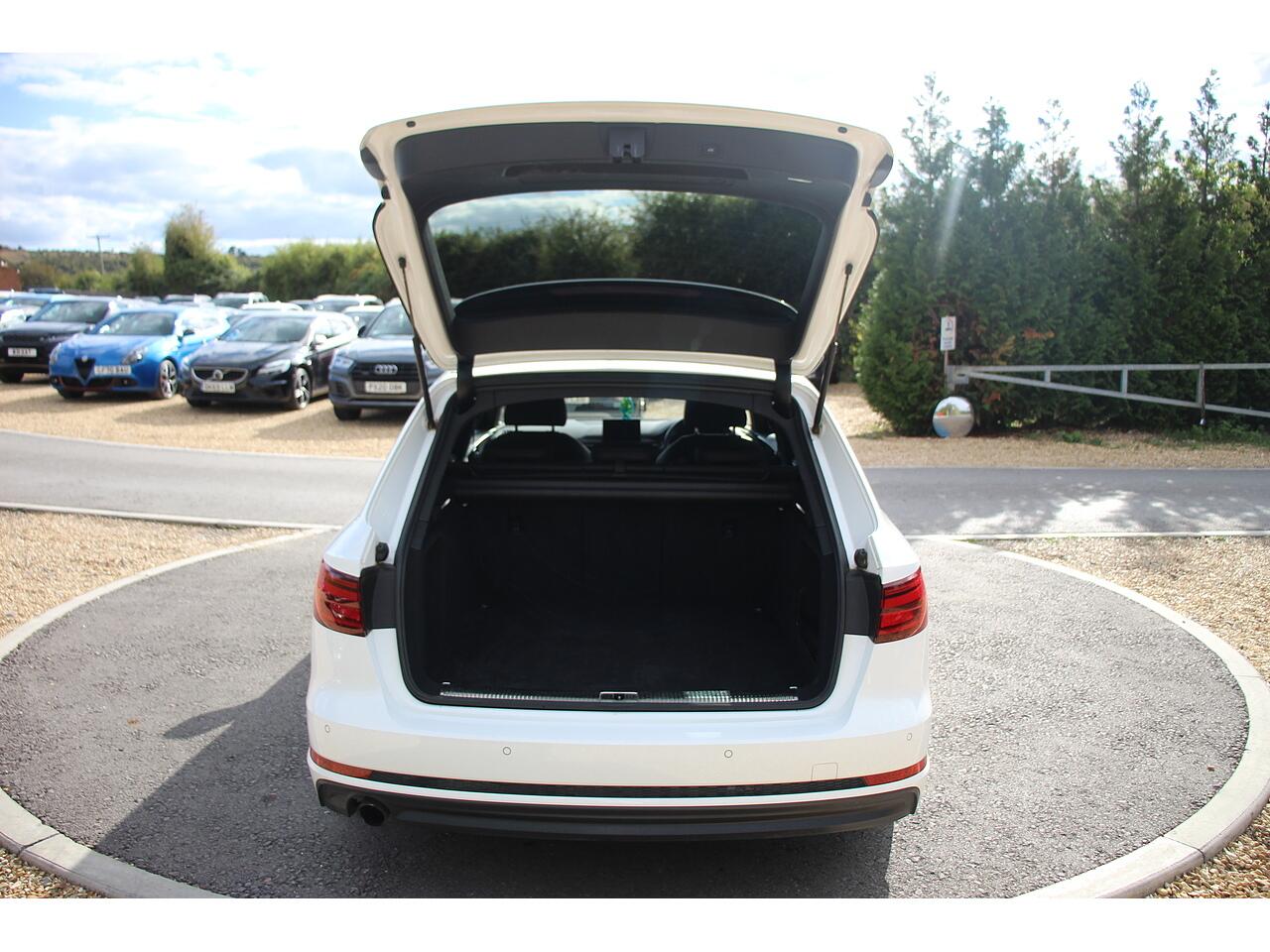 Audi A4 Avant view 44