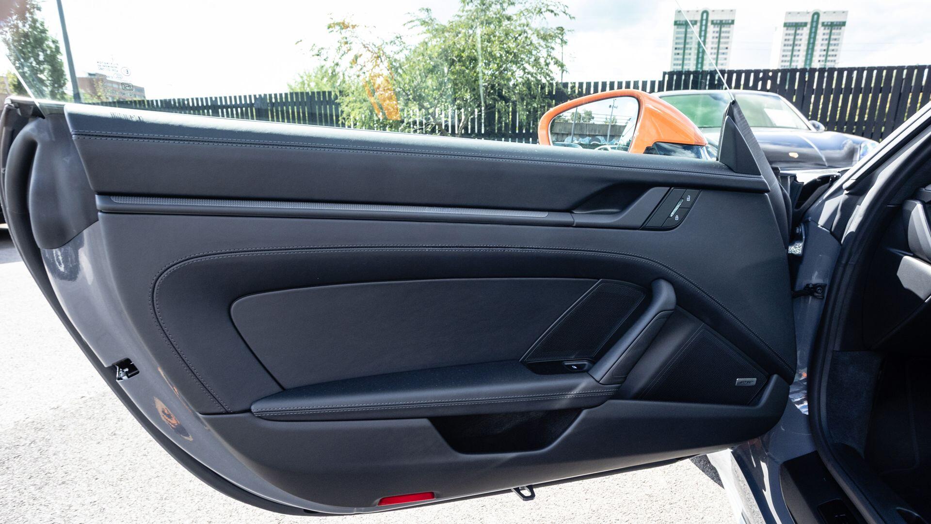 Porsche 911 view 21