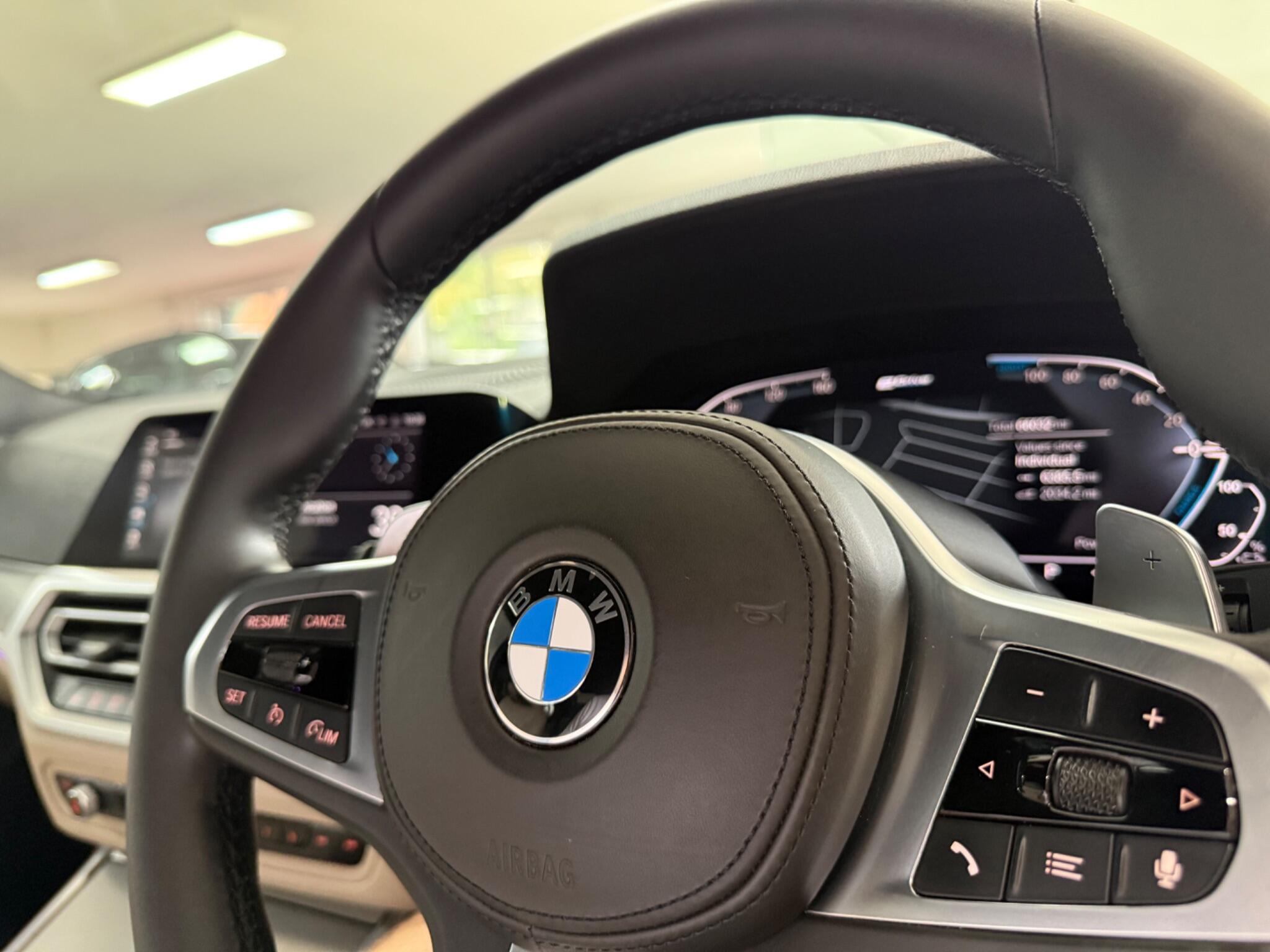 BMW 3 Series view 23