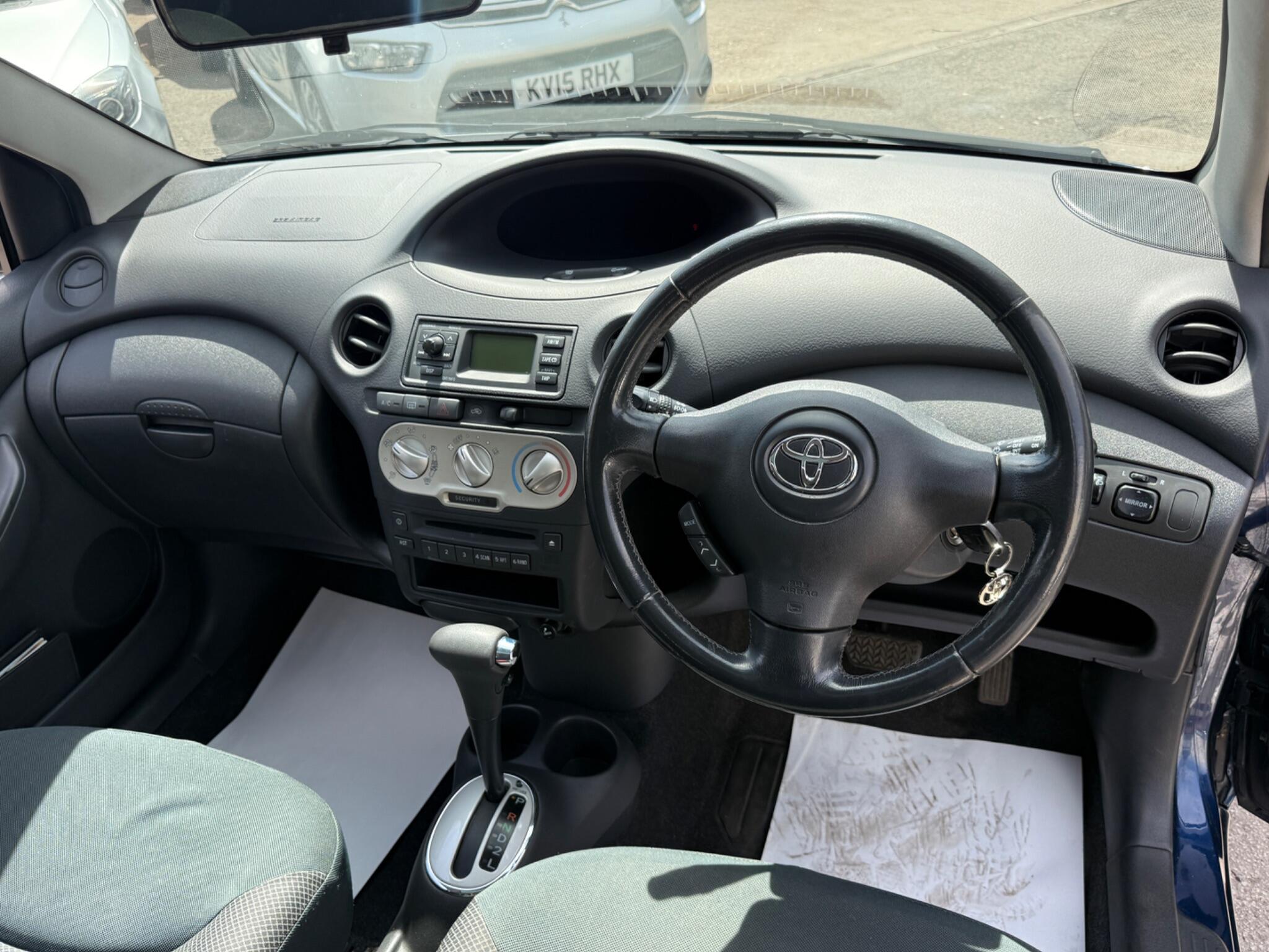 Toyota Yaris - Image 23