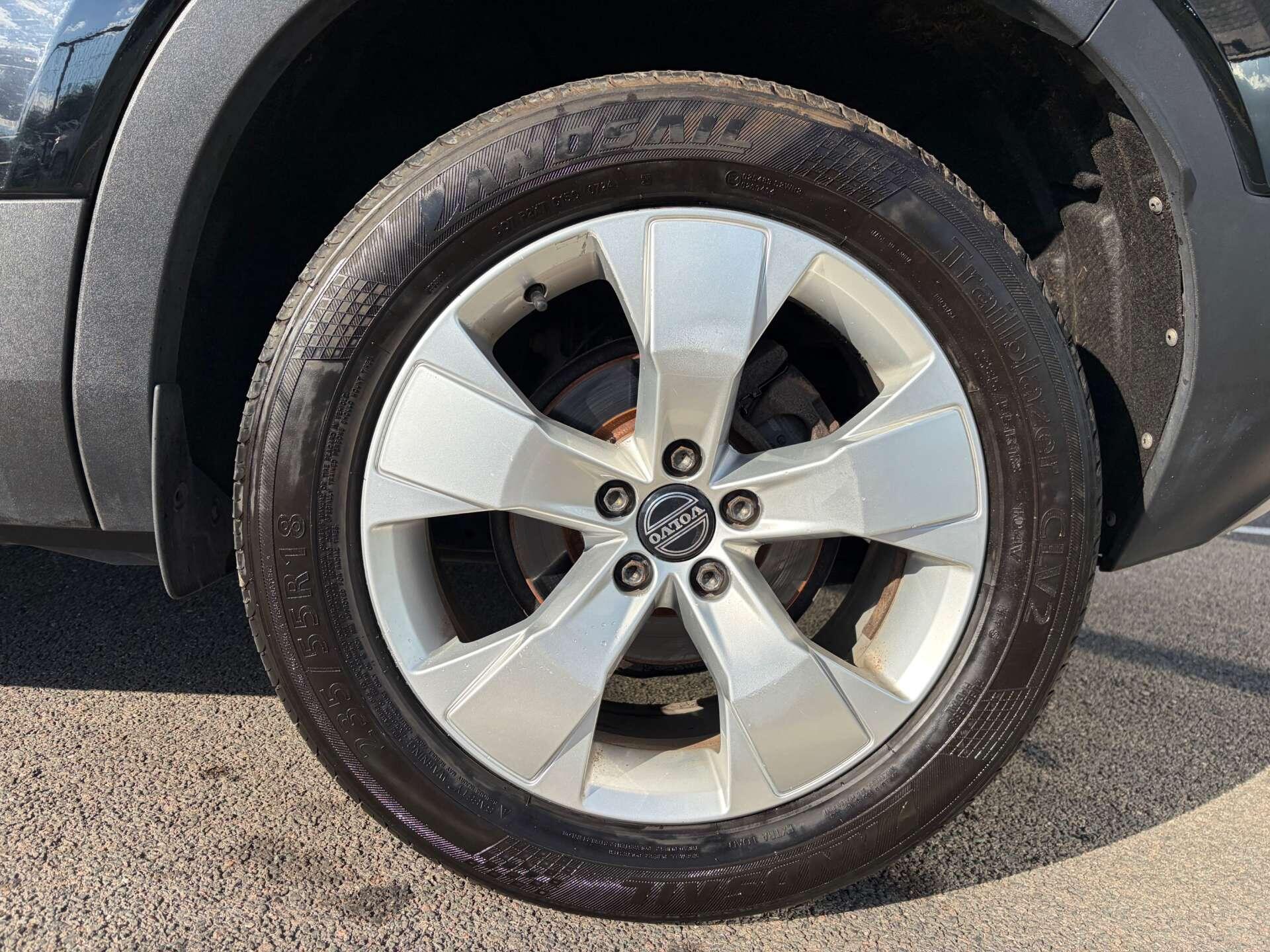 Volvo XC40 view 12