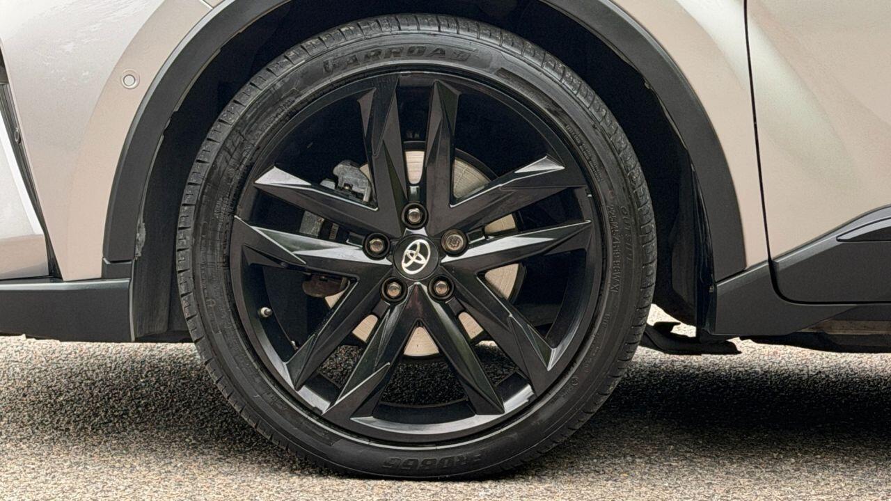 Toyota C-HR view 38
