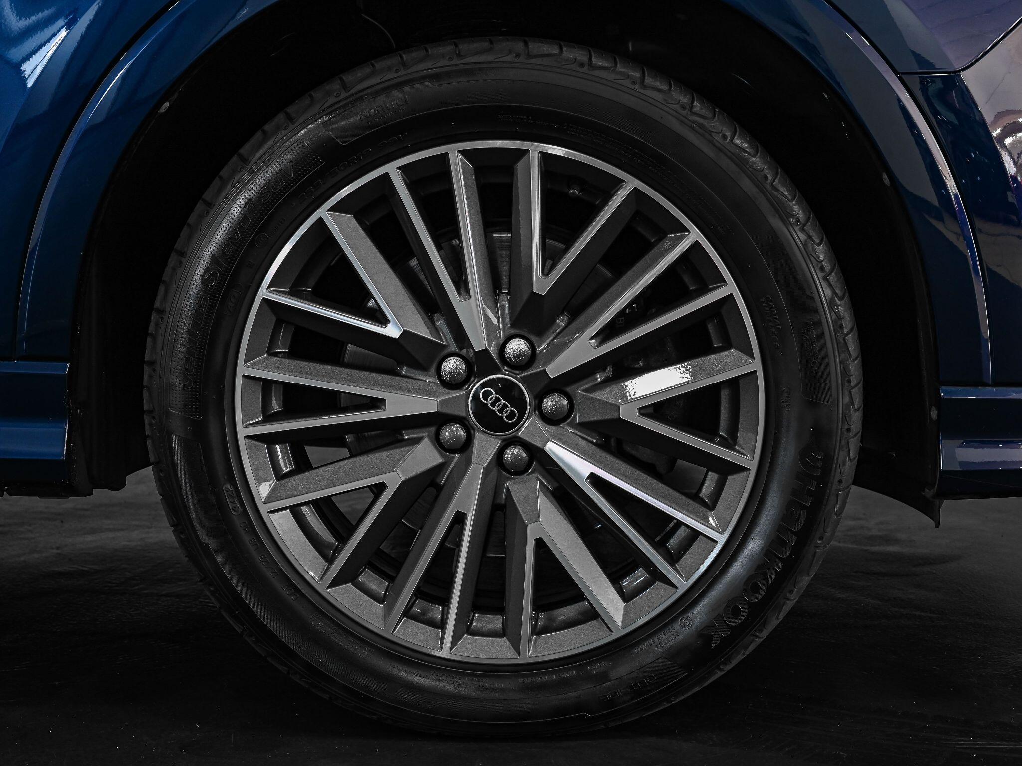 Audi Q3 view 6