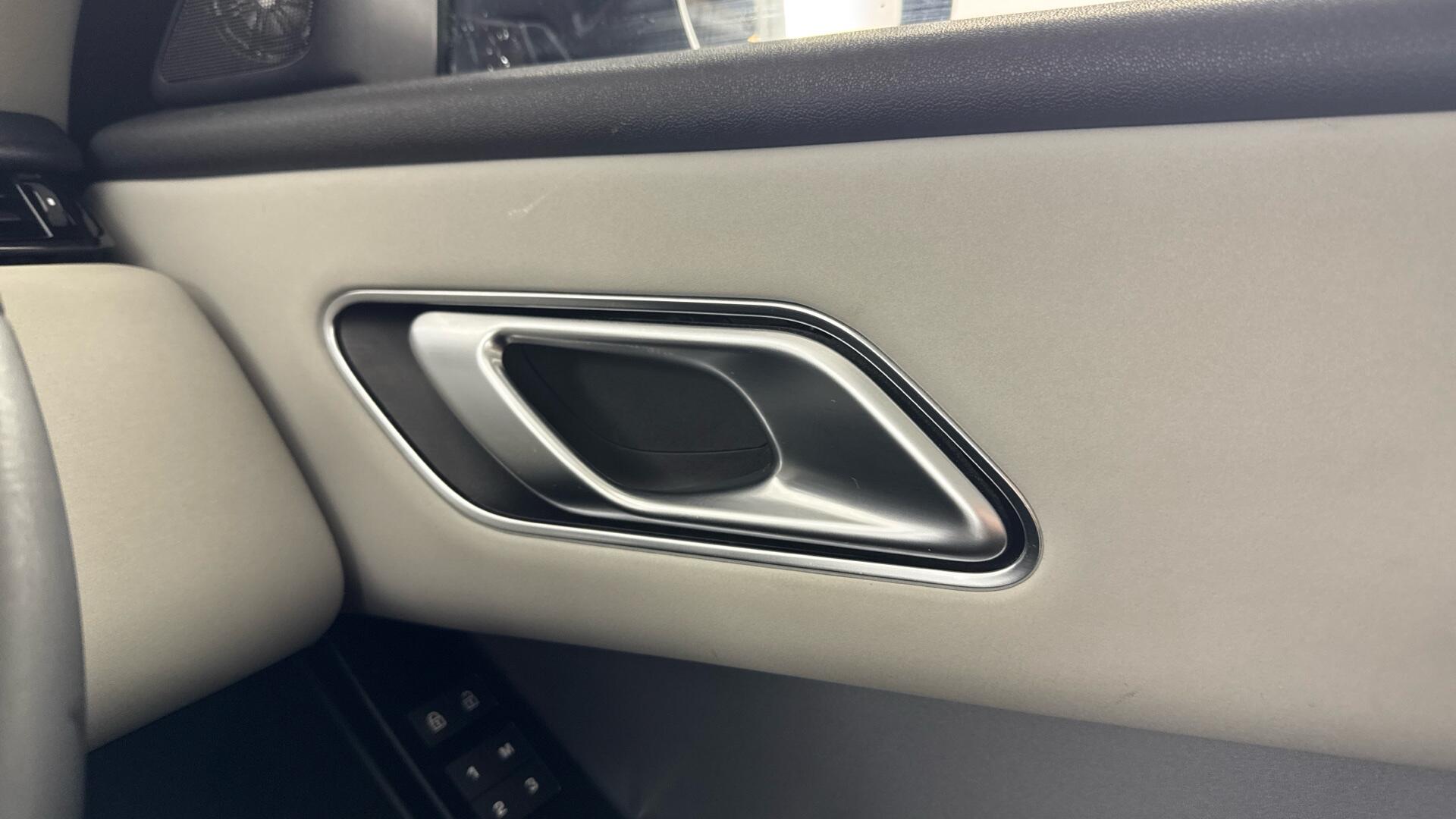 Land Rover Range Rover Velar view 47