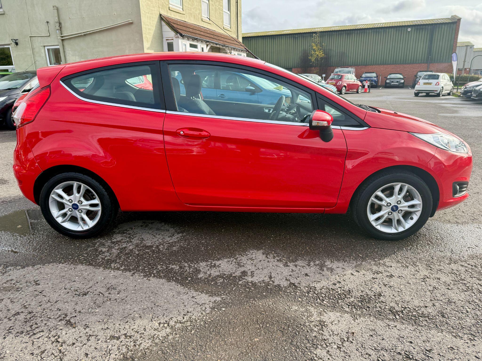 2014 Ford Fiesta image 4