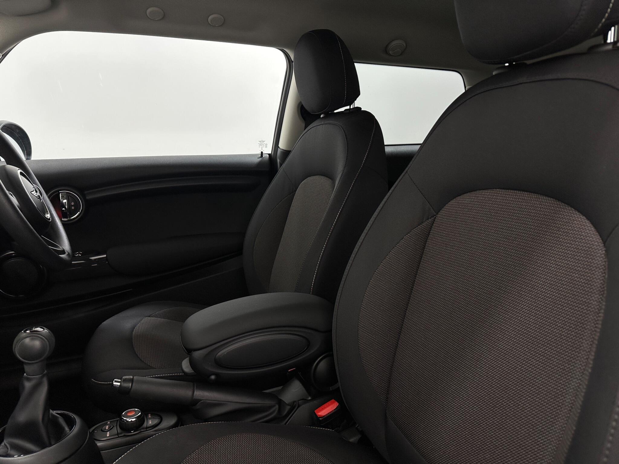 Mini Hatch view 33