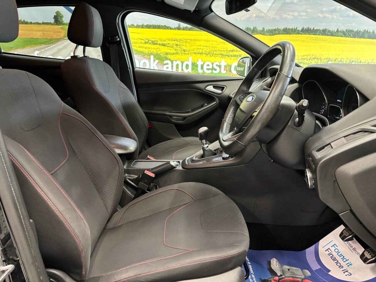 Ford Focus view 14