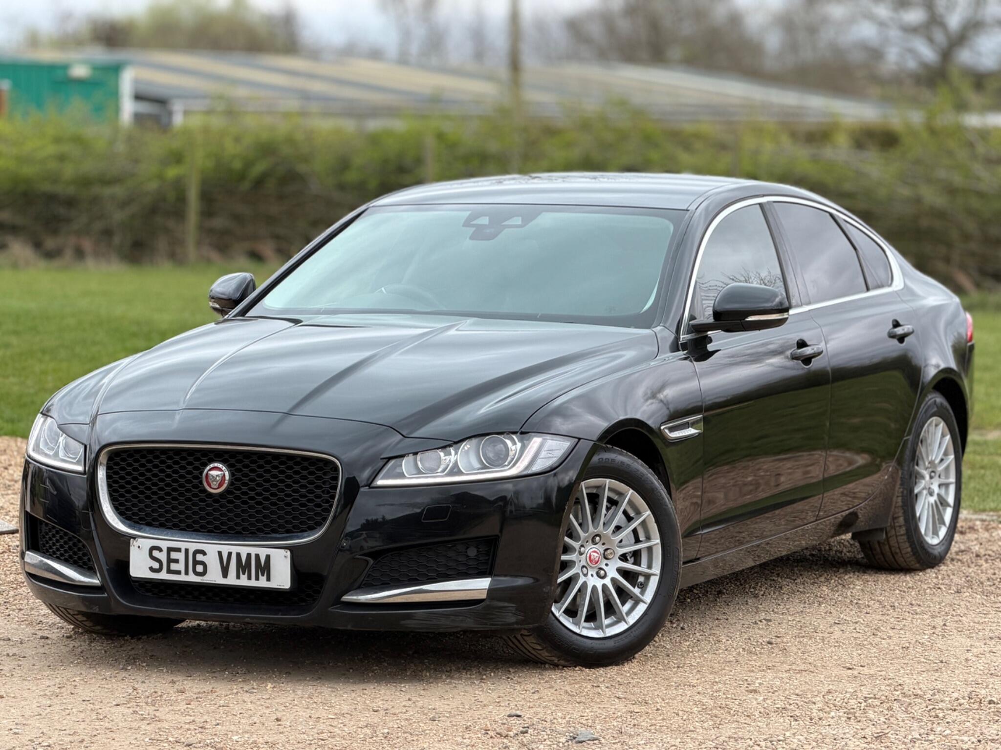 2016 Jaguar XF 2.0d Prestige Auto Euro 6 (s/s) 4dr image 1
