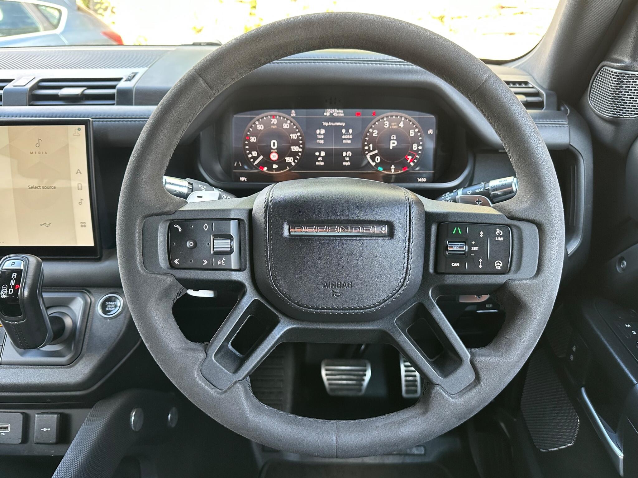 Land Rover Defender 110 view 24