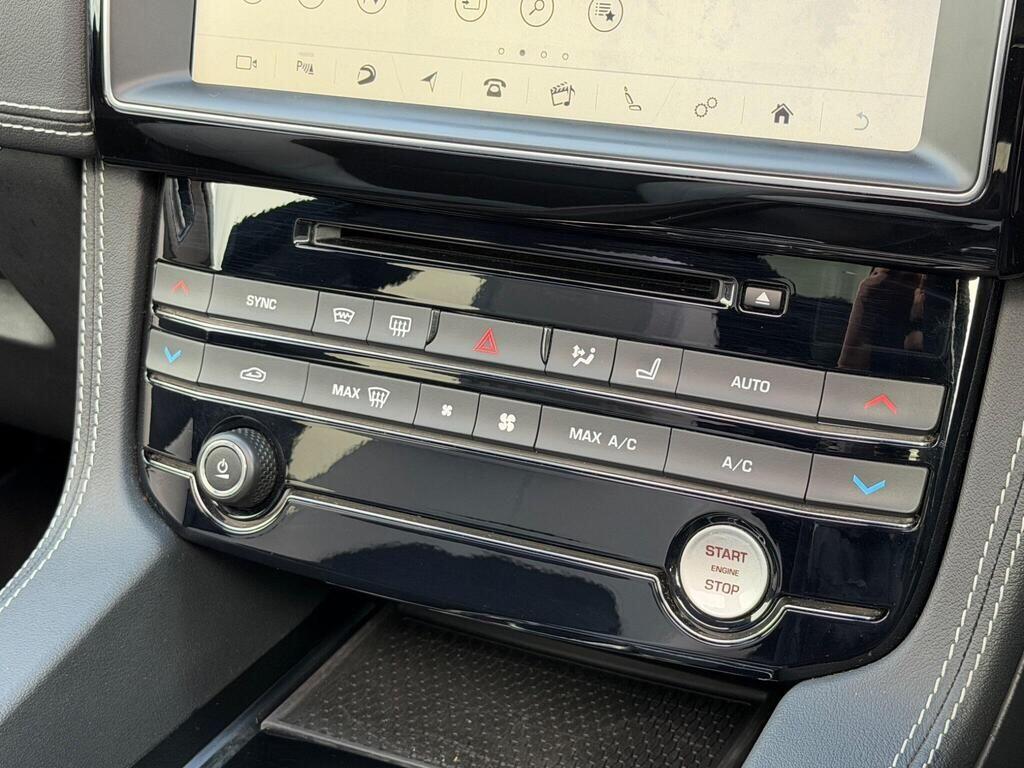 Jaguar F-Pace view 40