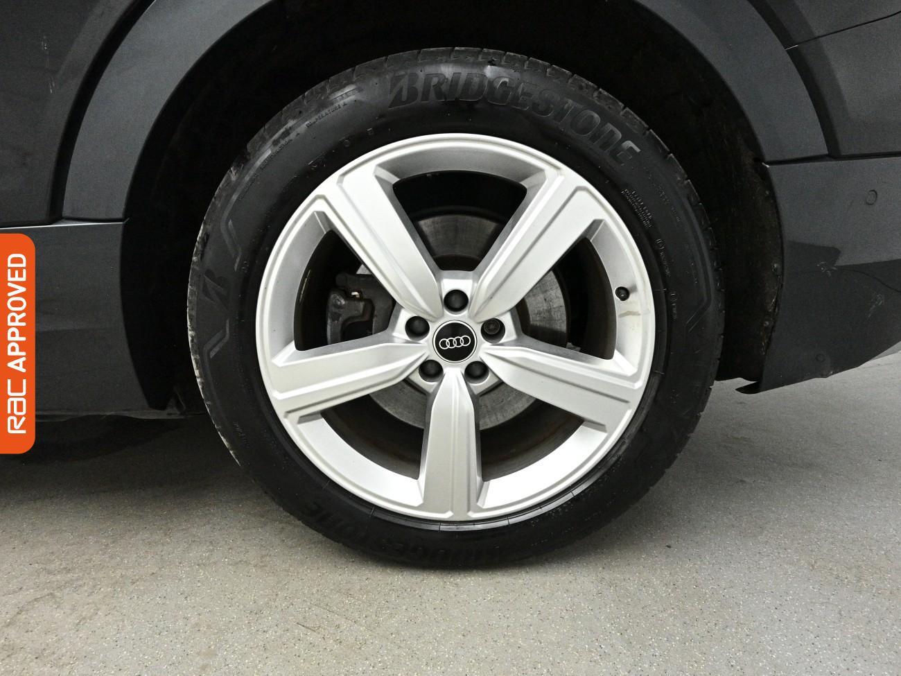 Audi E-Tron view 15