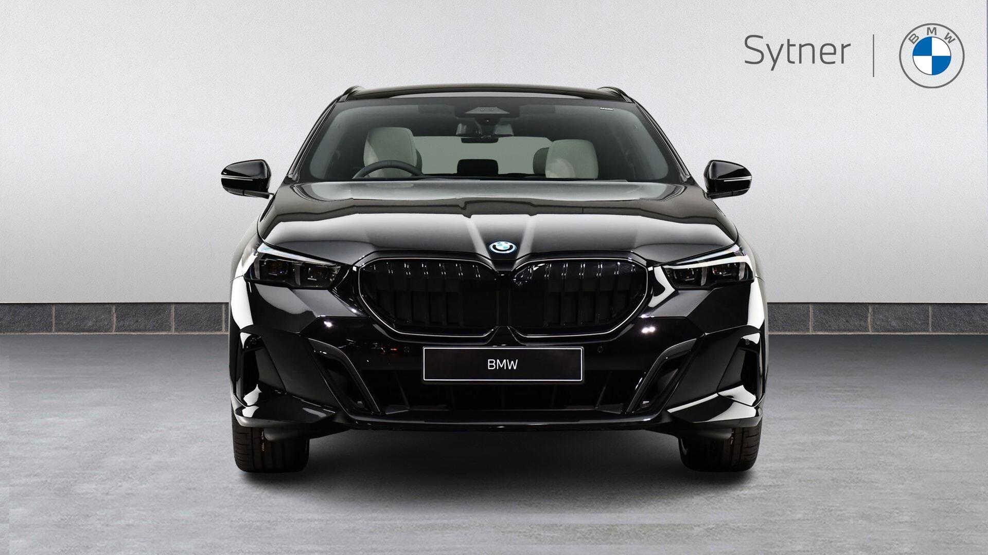 BMW 5 Series view 16