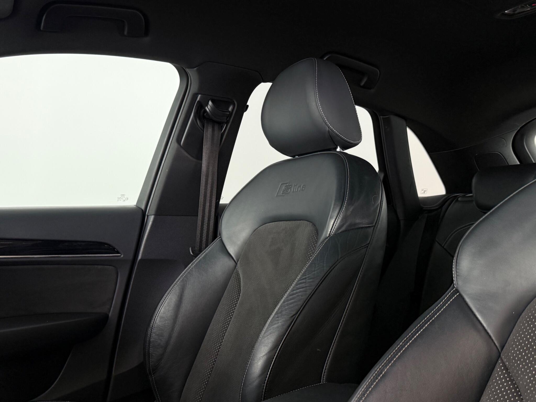 Audi Q3 view 32